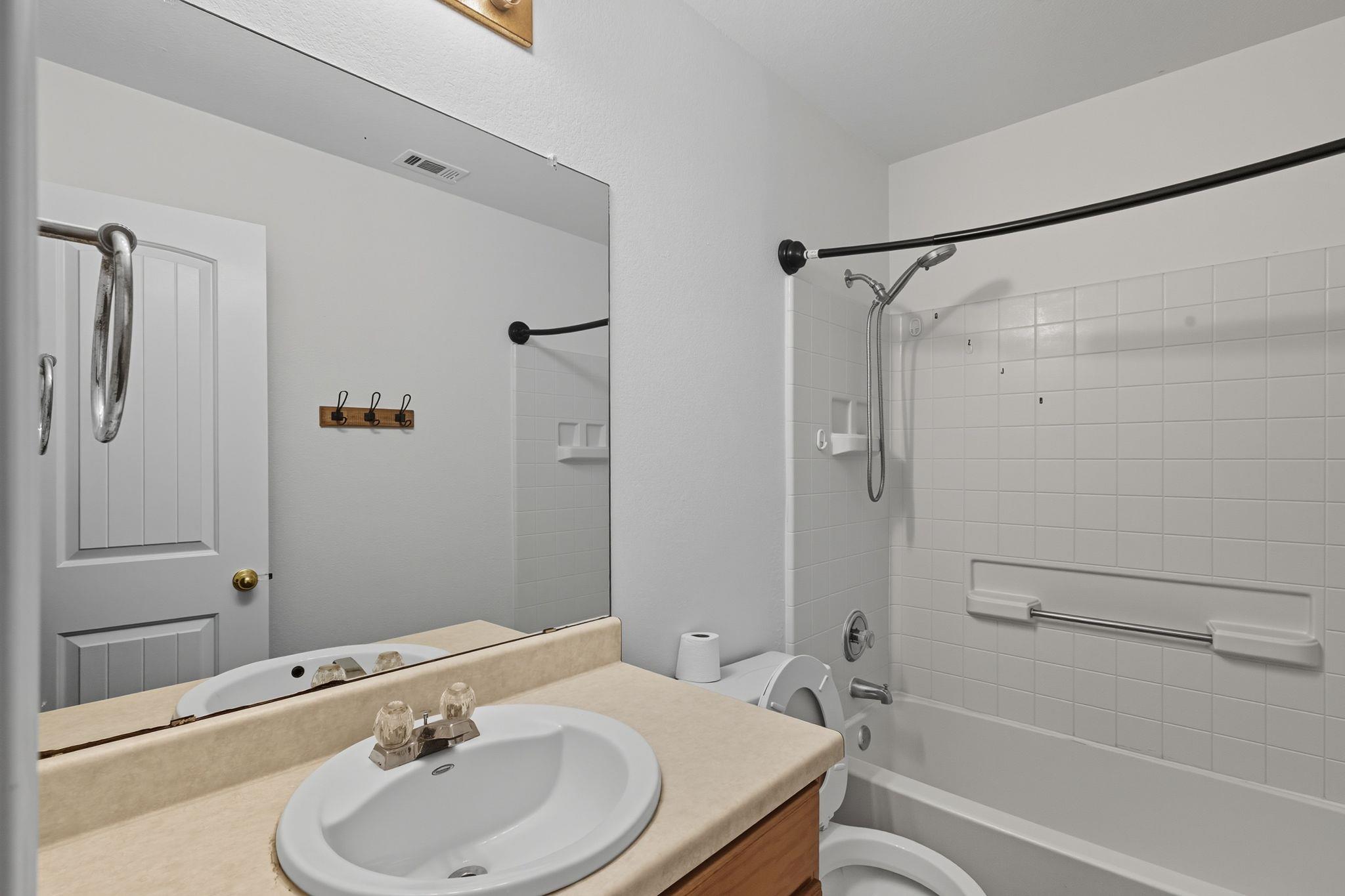 617 Riverway Ln, Leander, TX 78641