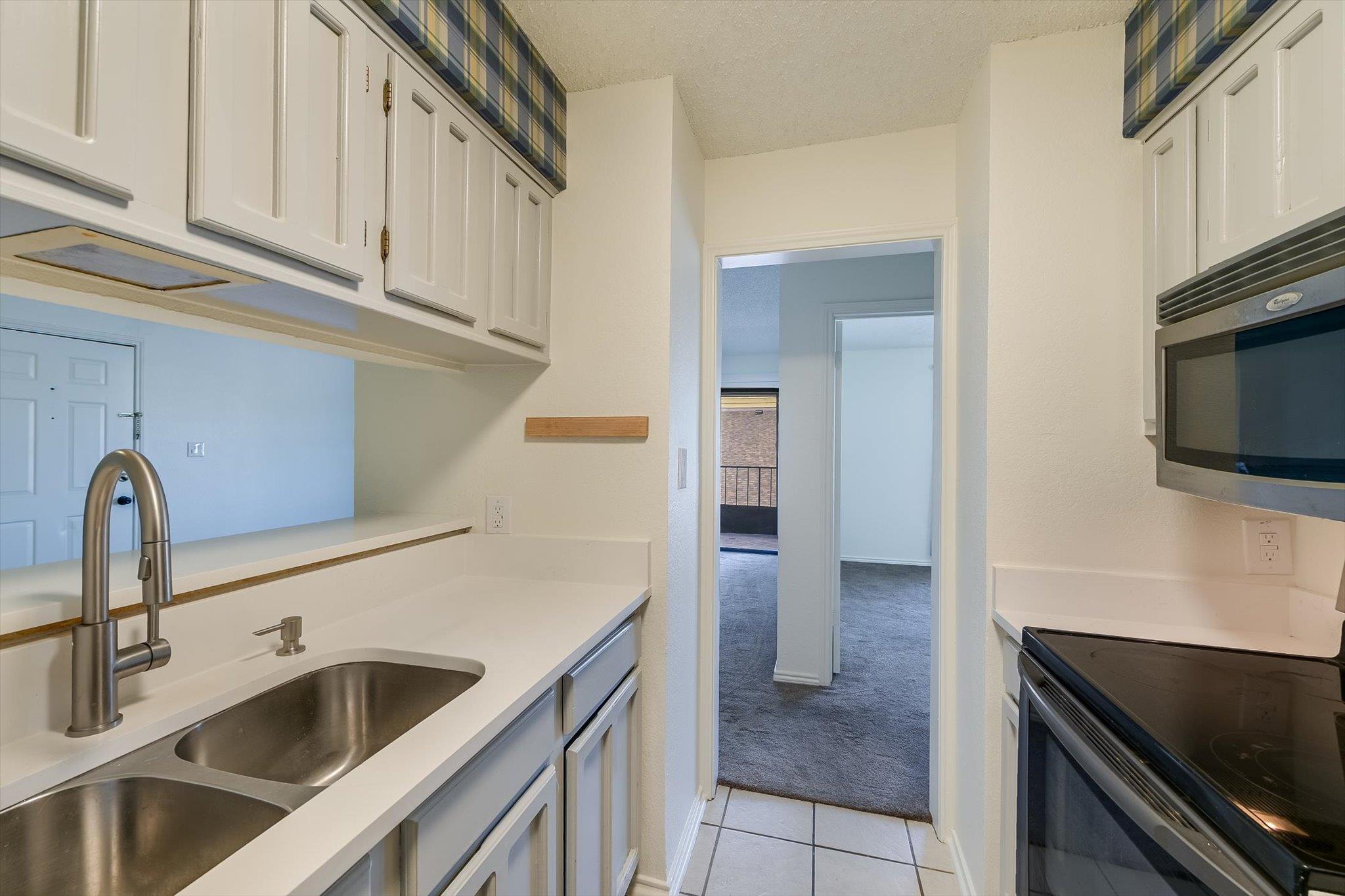 1202 Thorpe Ln # 402, San Marcos, TX 78666