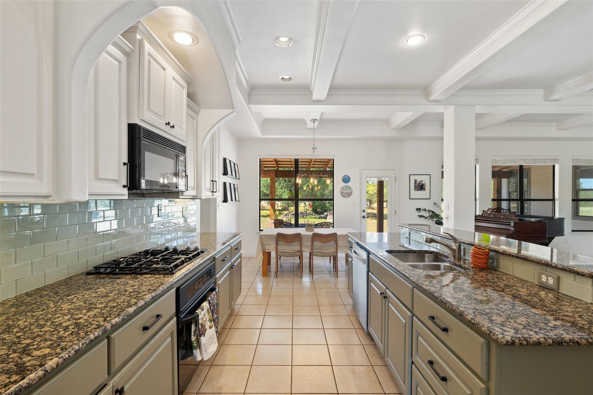 501 East Trl, Spicewood, TX 78669