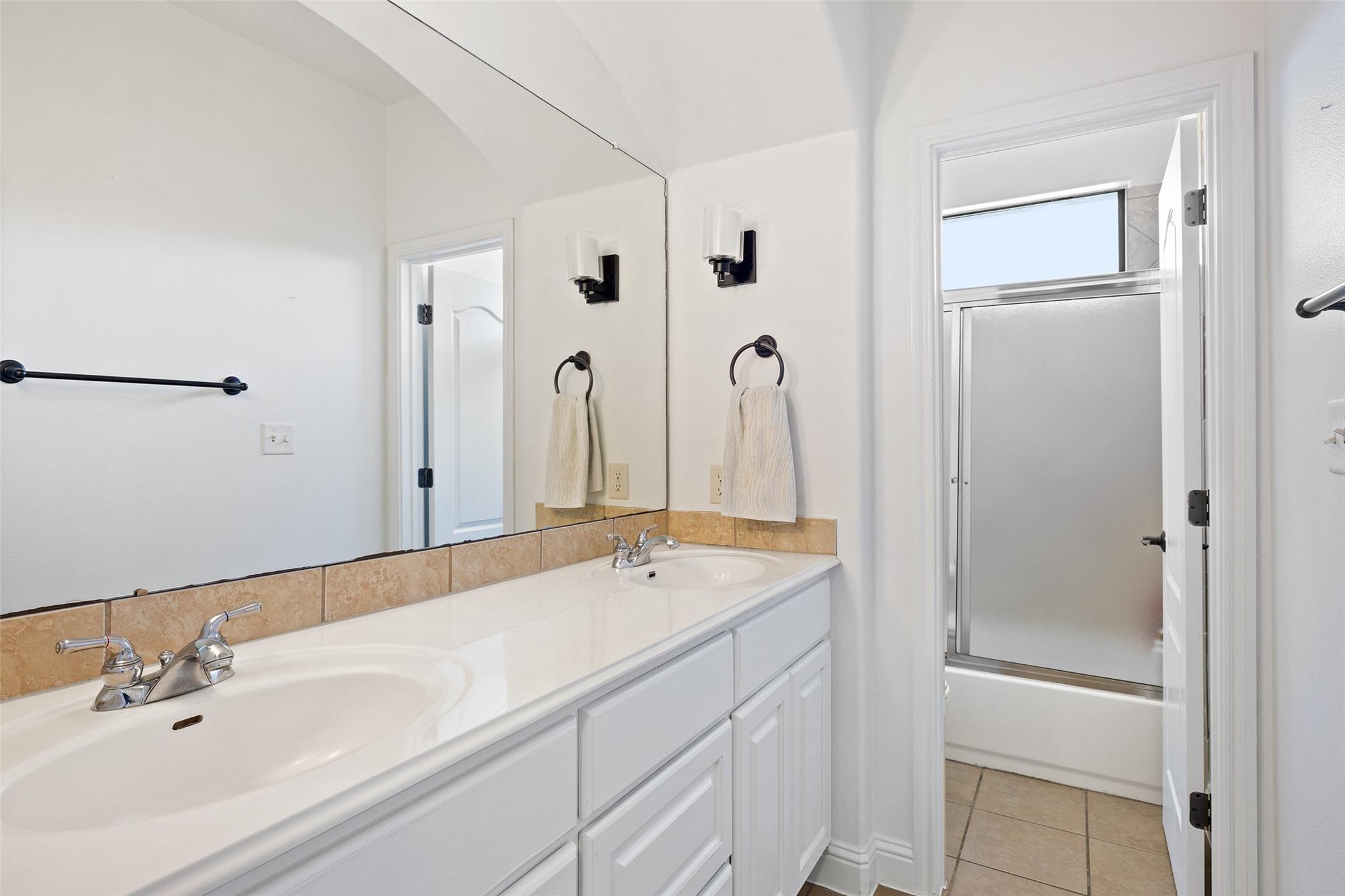 501 East Trl, Spicewood, TX 78669