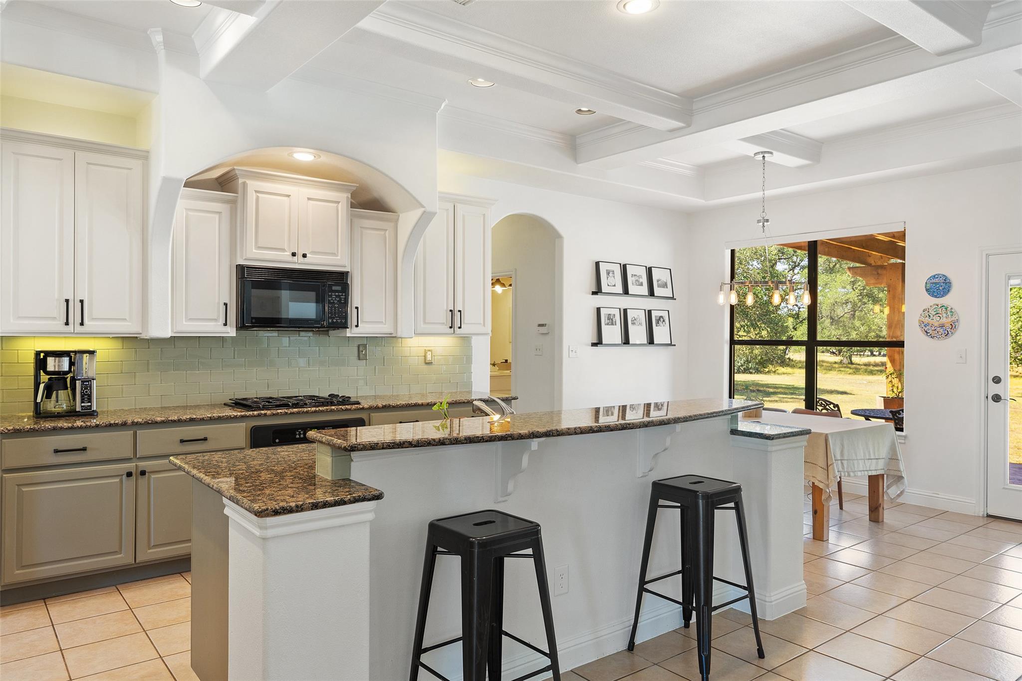 501 East Trl, Spicewood, TX 78669