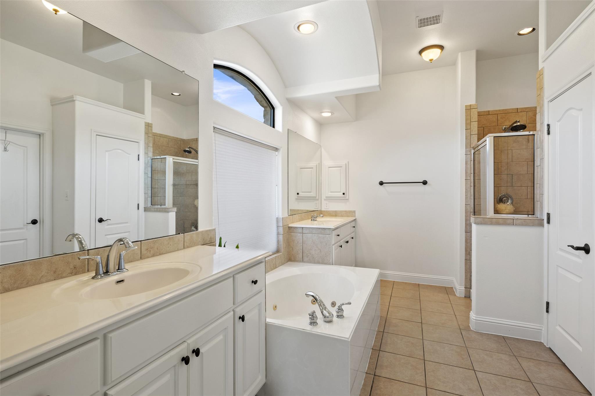 501 East Trl, Spicewood, TX 78669