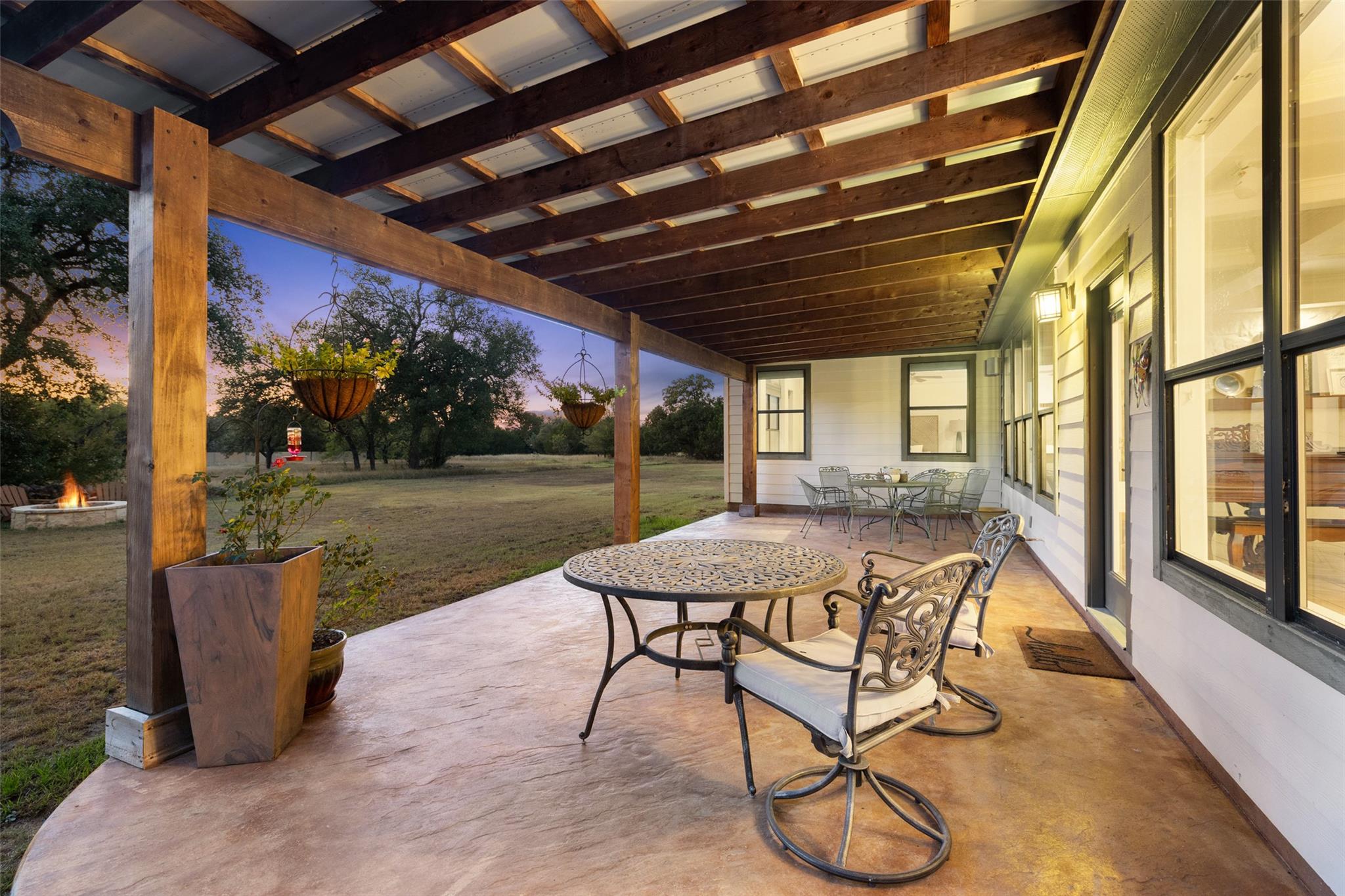 501 East Trl, Spicewood, TX 78669