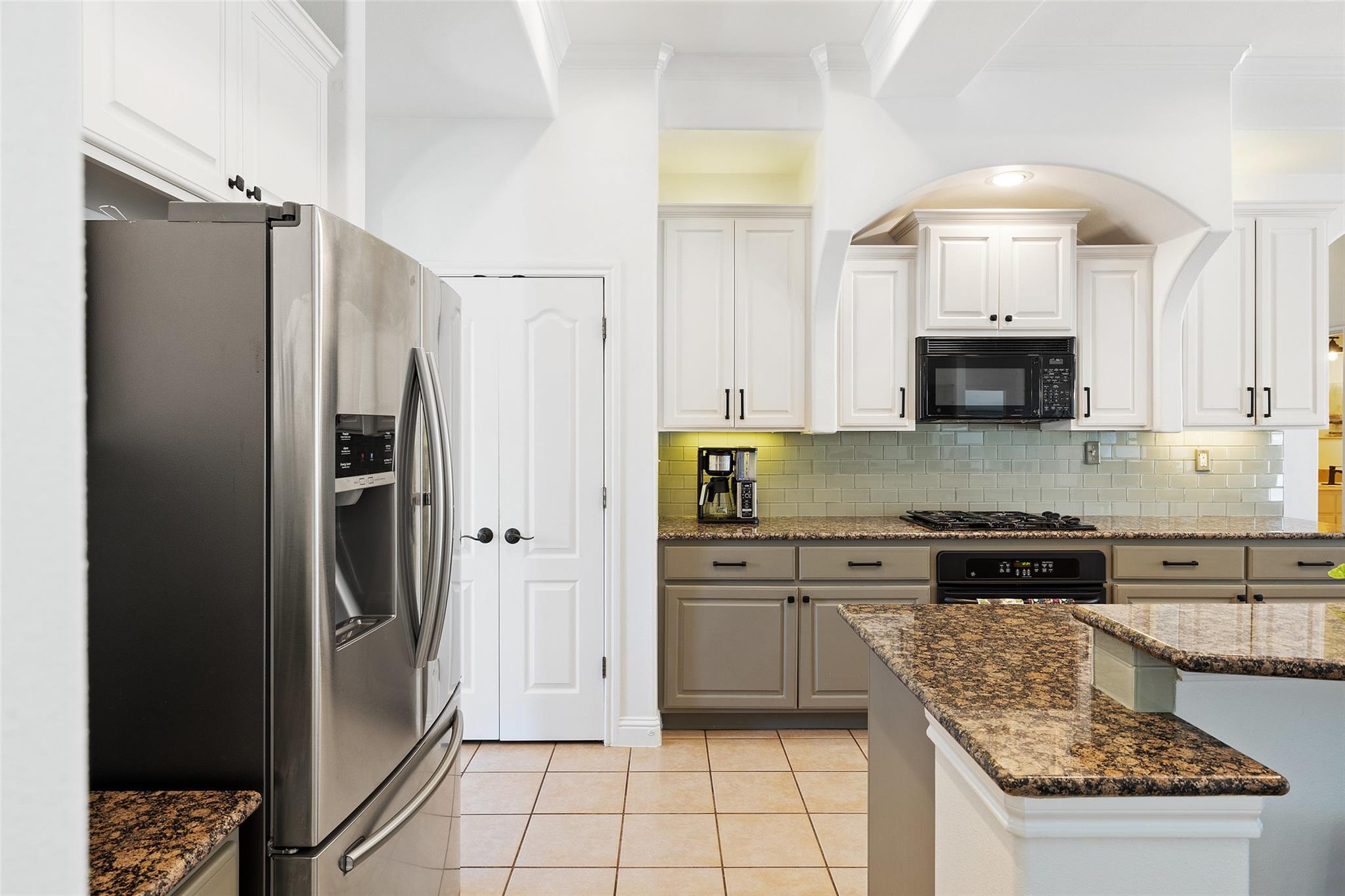 501 East Trl, Spicewood, TX 78669