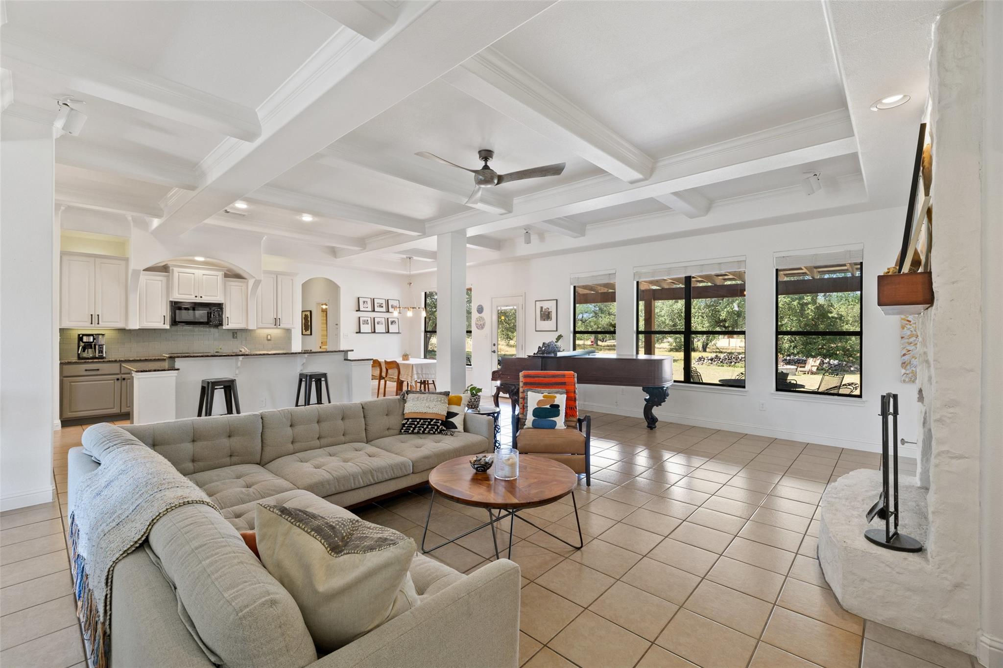 501 East Trl, Spicewood, TX 78669