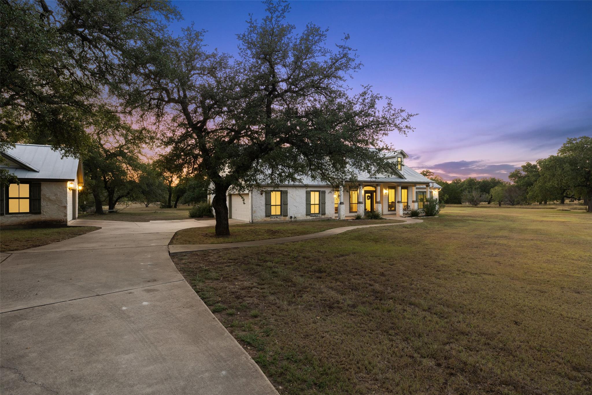 501 East Trl, Spicewood, TX 78669