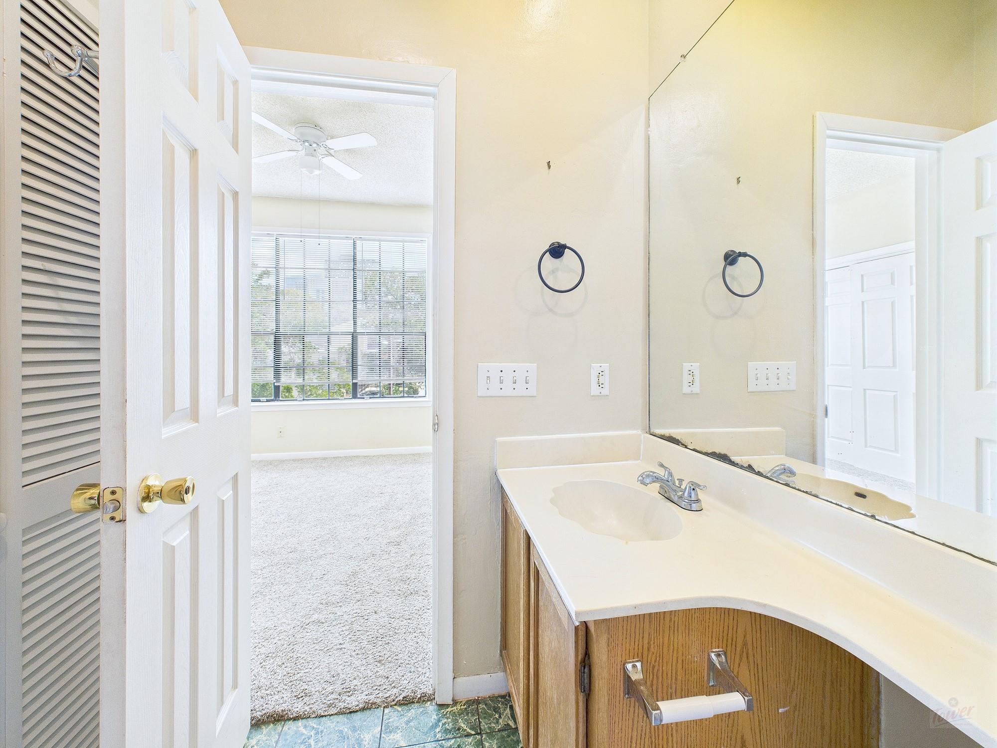 2300 Leon St # 204, Austin, TX 78705