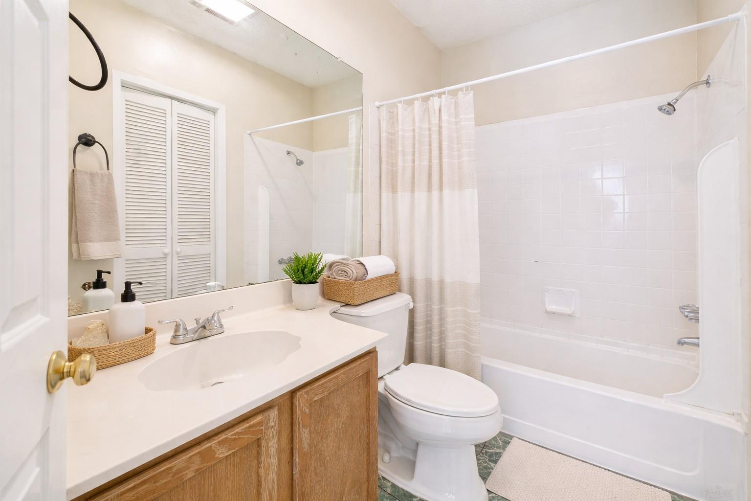 2300 Leon St # 204, Austin, TX 78705