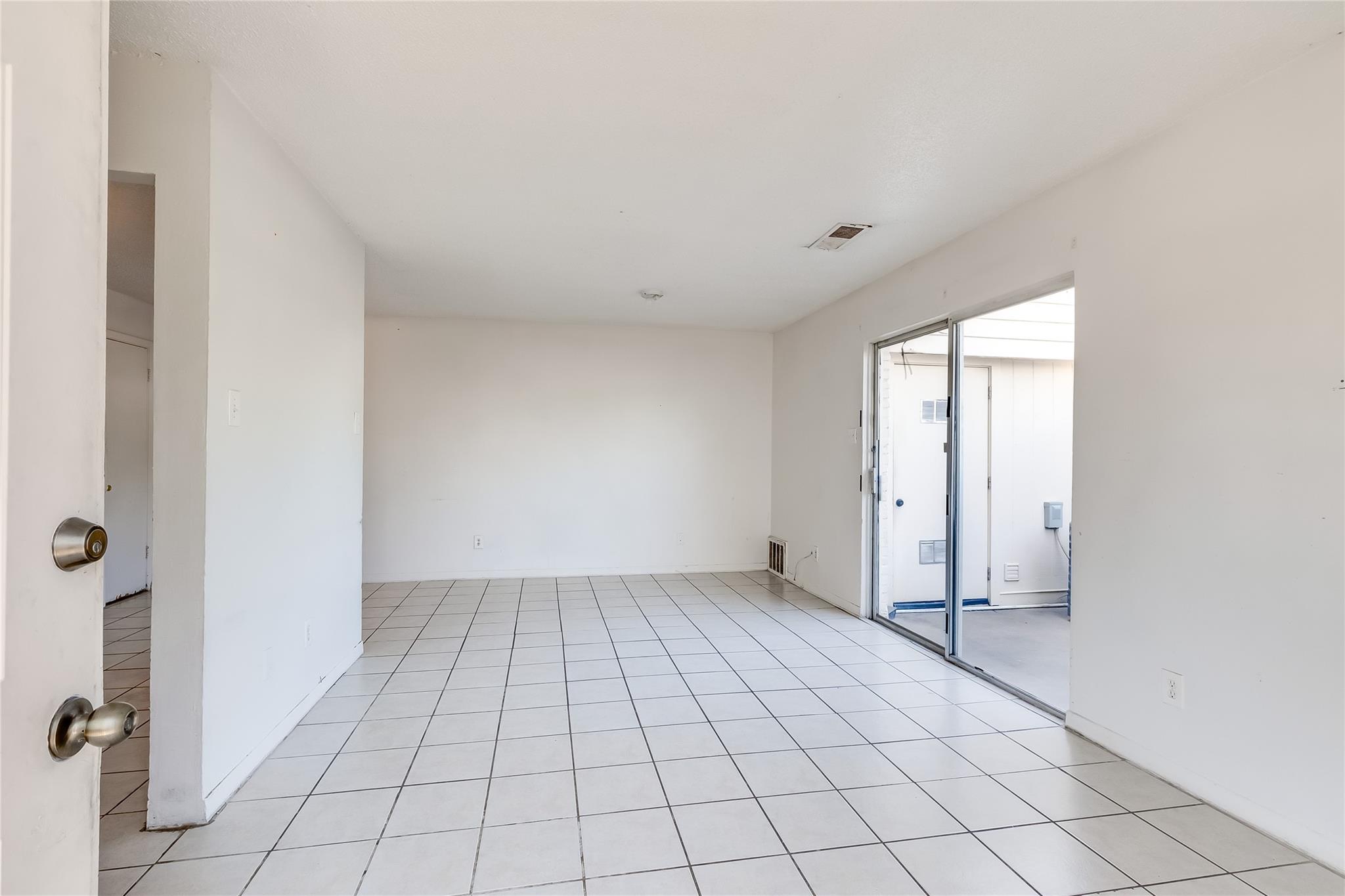 2215 Mission Hill Cir # 103, Austin, TX 78741