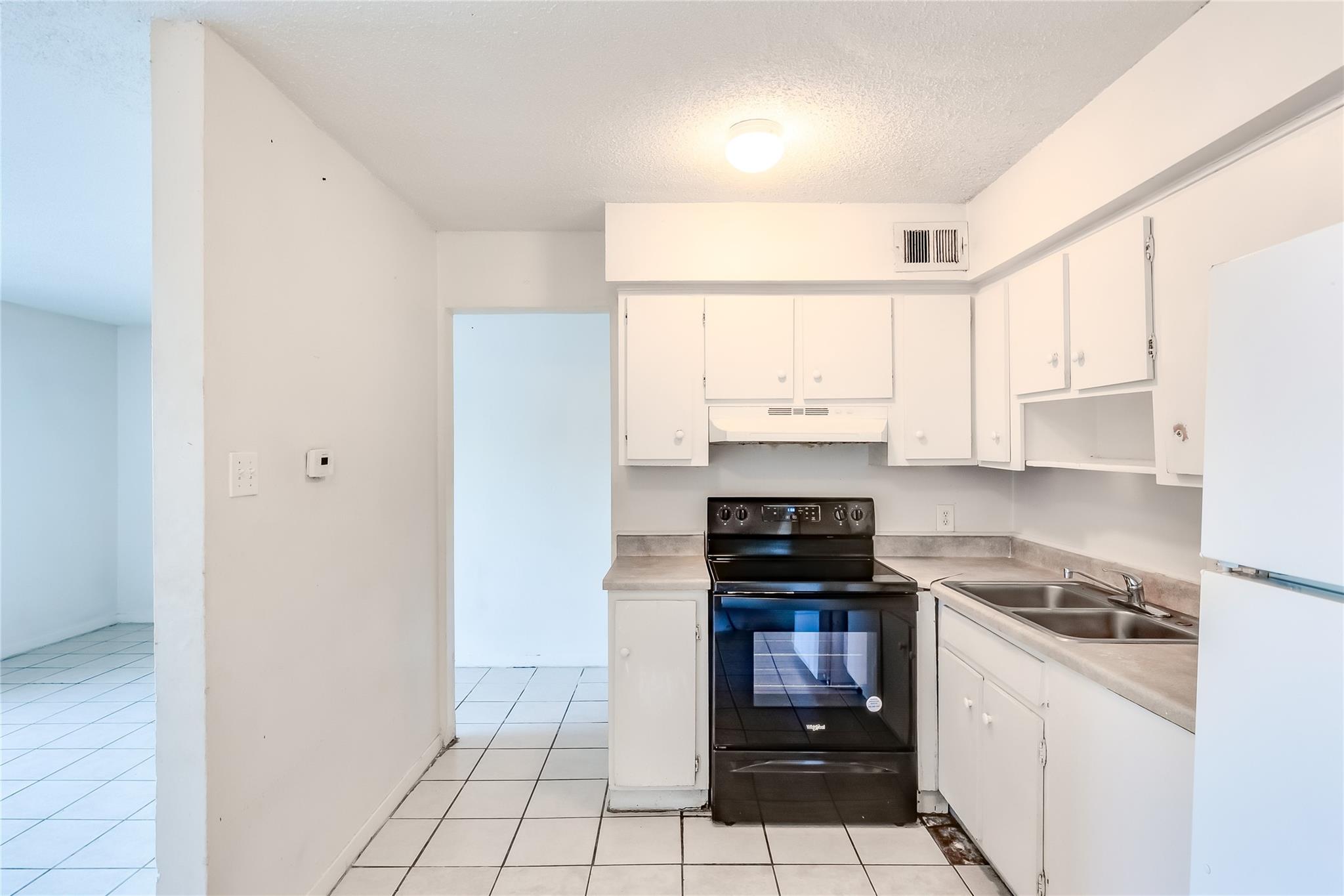 2215 Mission Hill Cir # 103, Austin, TX 78741