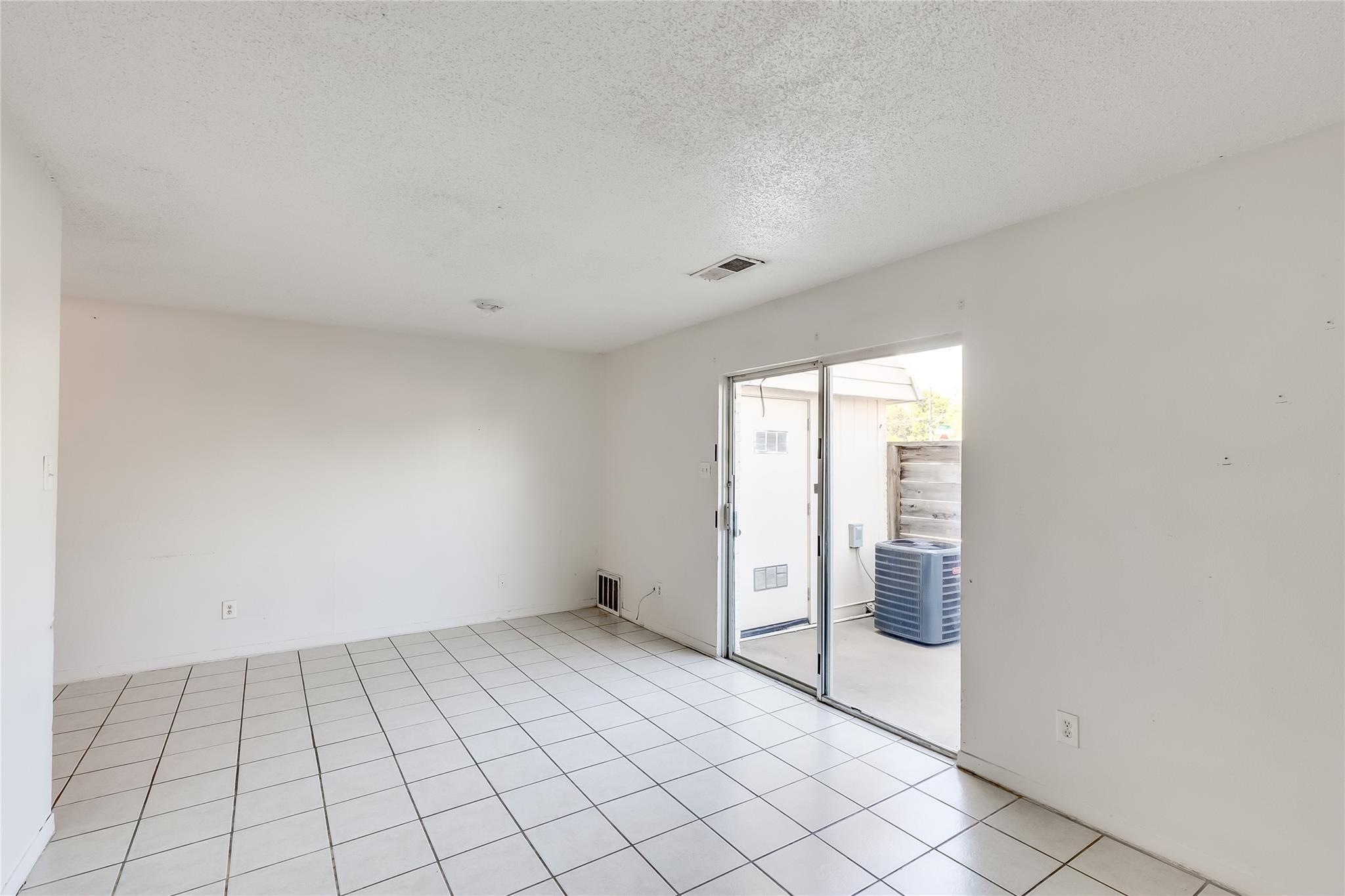 2215 Mission Hill Cir # 103, Austin, TX 78741