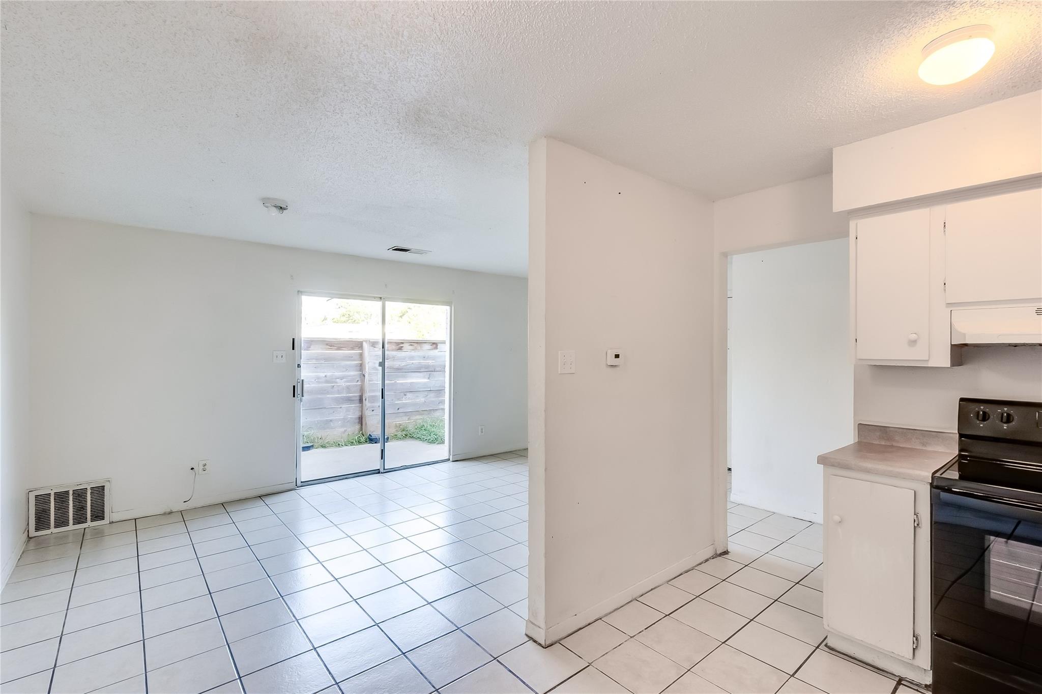 2215 Mission Hill Cir # 103, Austin, TX 78741