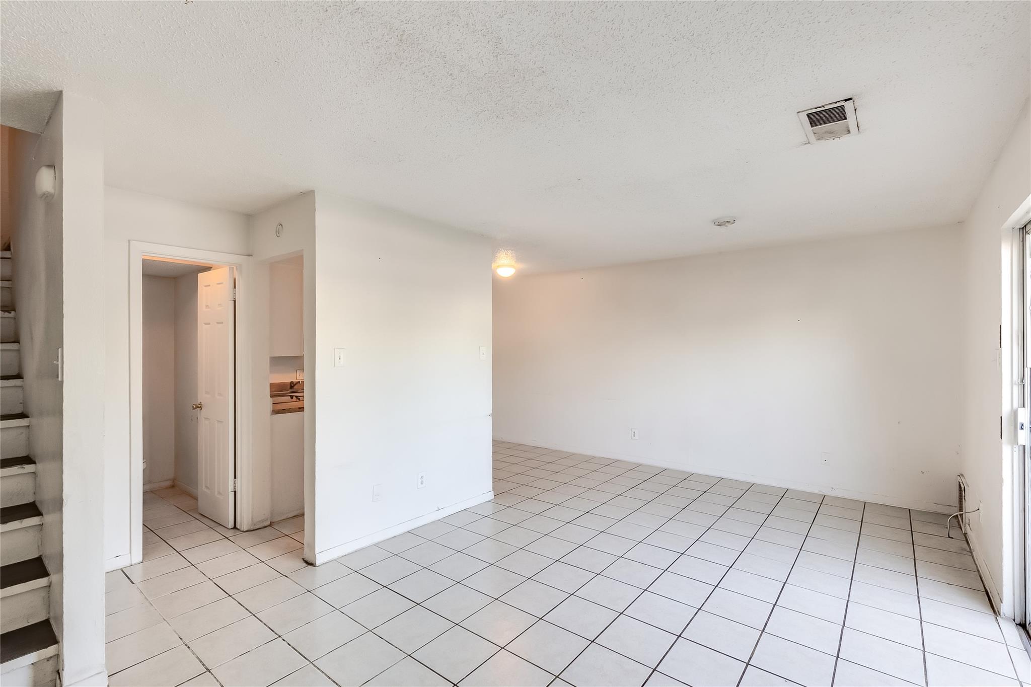 2215 Mission Hill Cir # 103, Austin, TX 78741