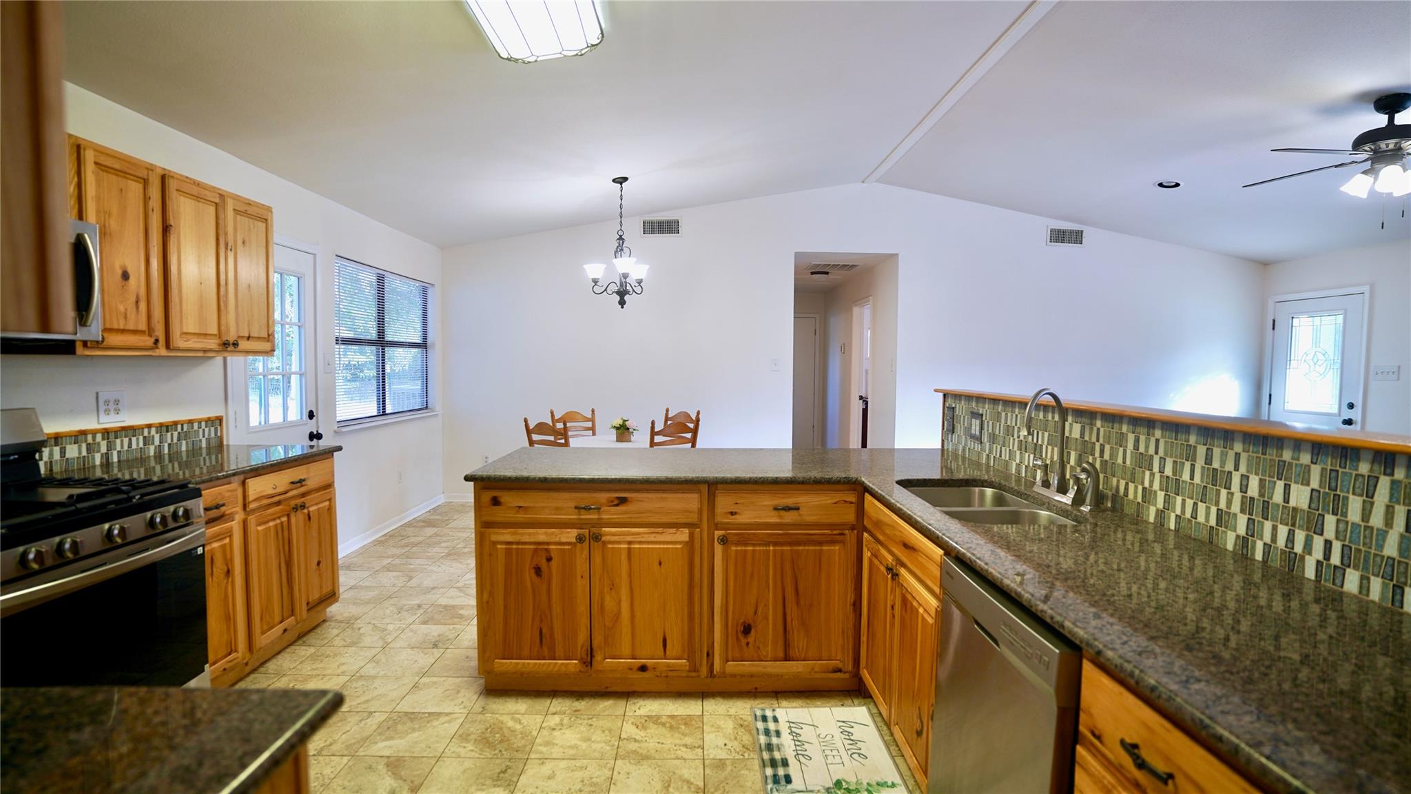 535 Paintbrush Trl, Lockhart, TX 78644