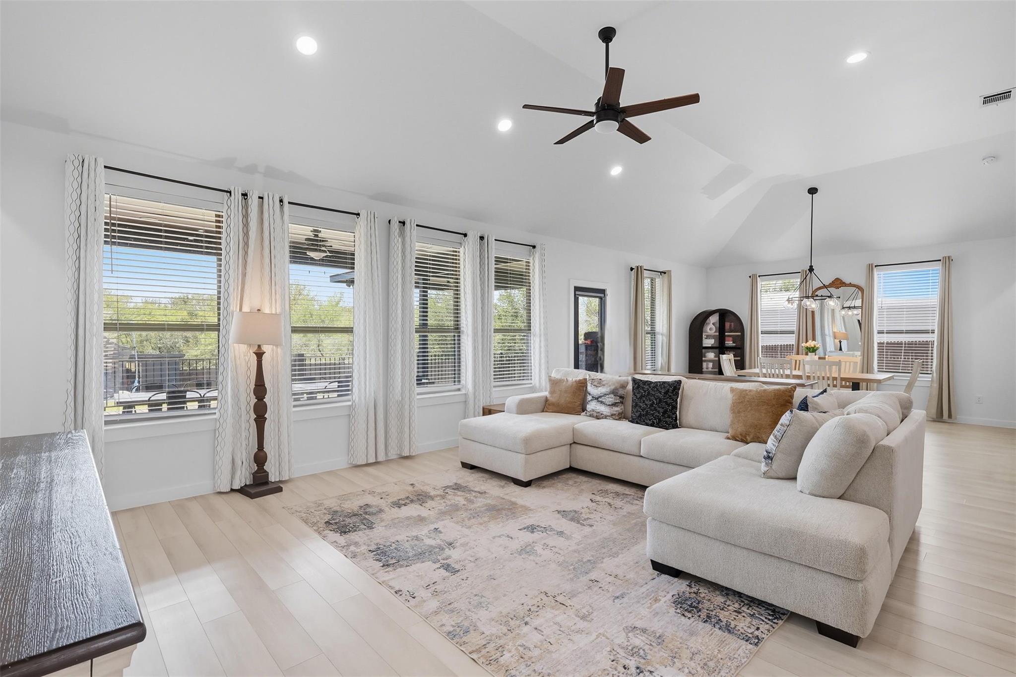 195 Blushing Dr, Cedar Creek, TX 78612