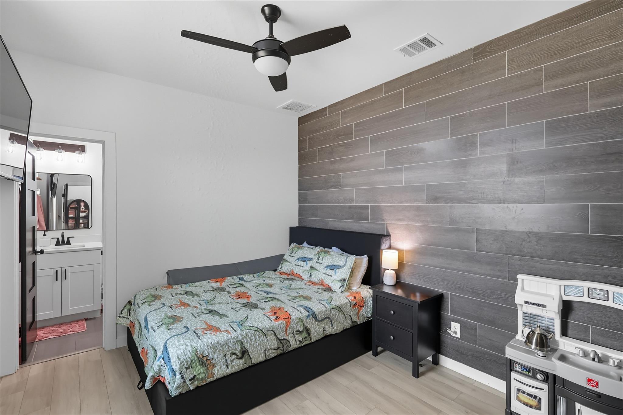 195 Blushing Dr, Cedar Creek, TX 78612