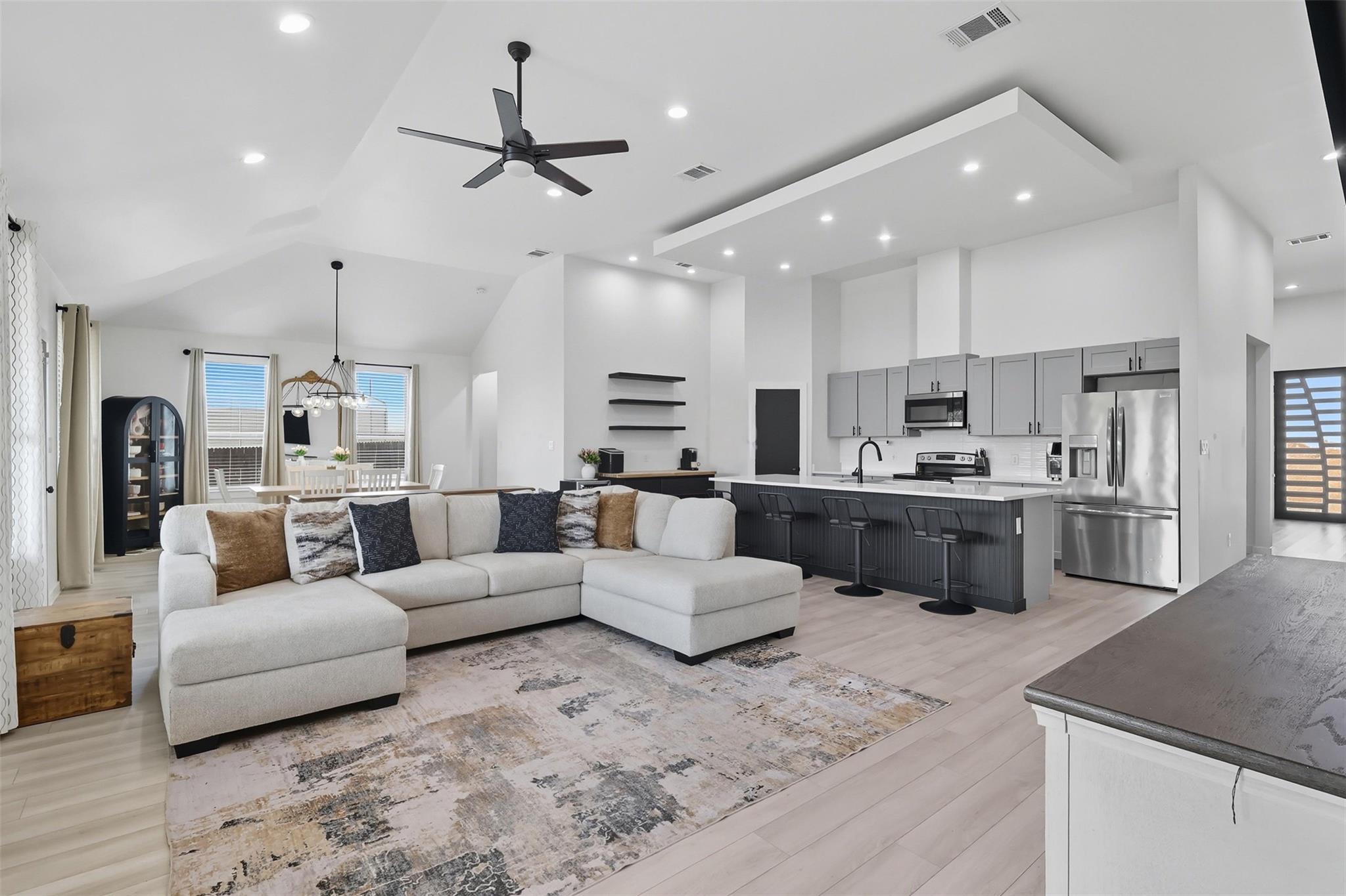 195 Blushing Dr, Cedar Creek, TX 78612