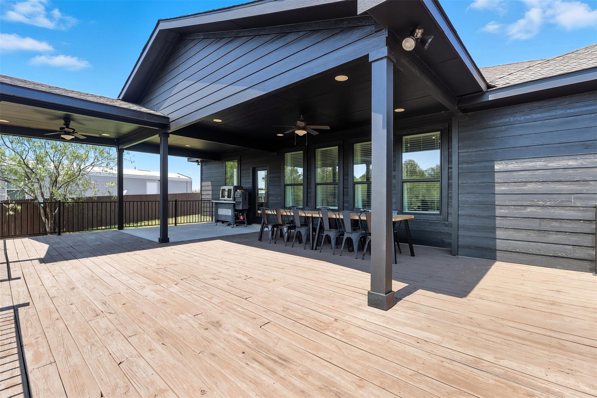 195 Blushing Dr, Cedar Creek, TX 78612