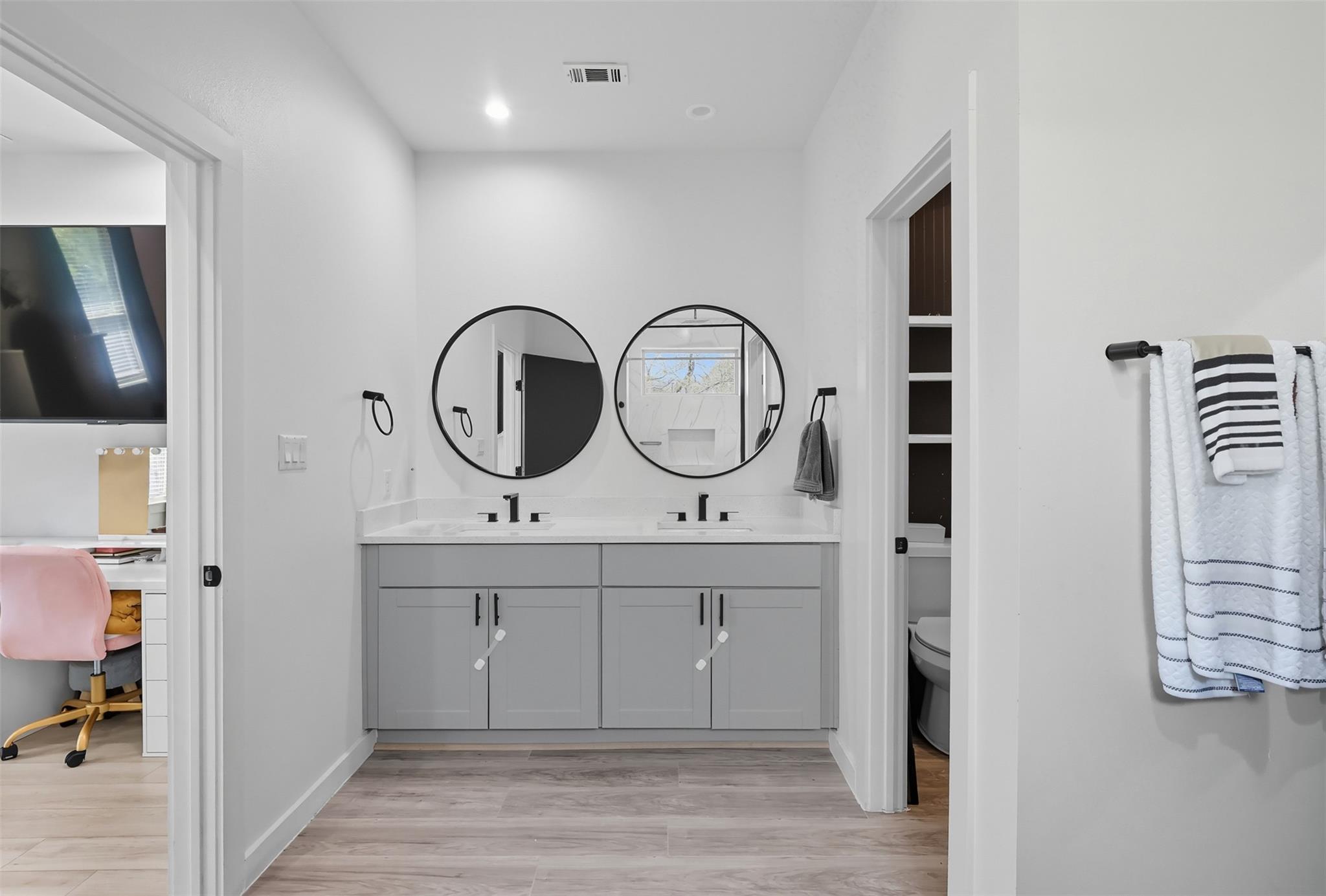 195 Blushing Dr, Cedar Creek, TX 78612