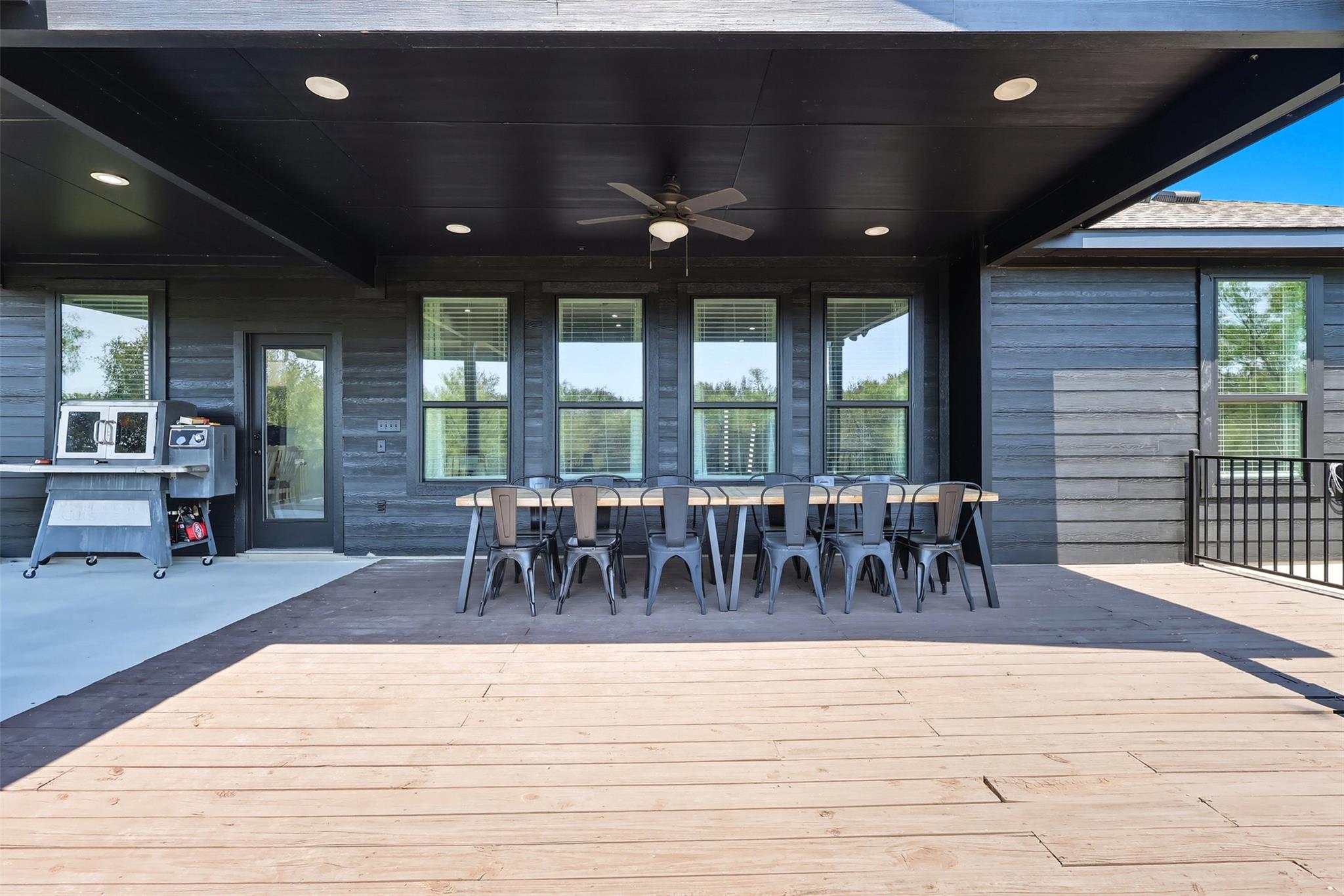 195 Blushing Dr, Cedar Creek, TX 78612