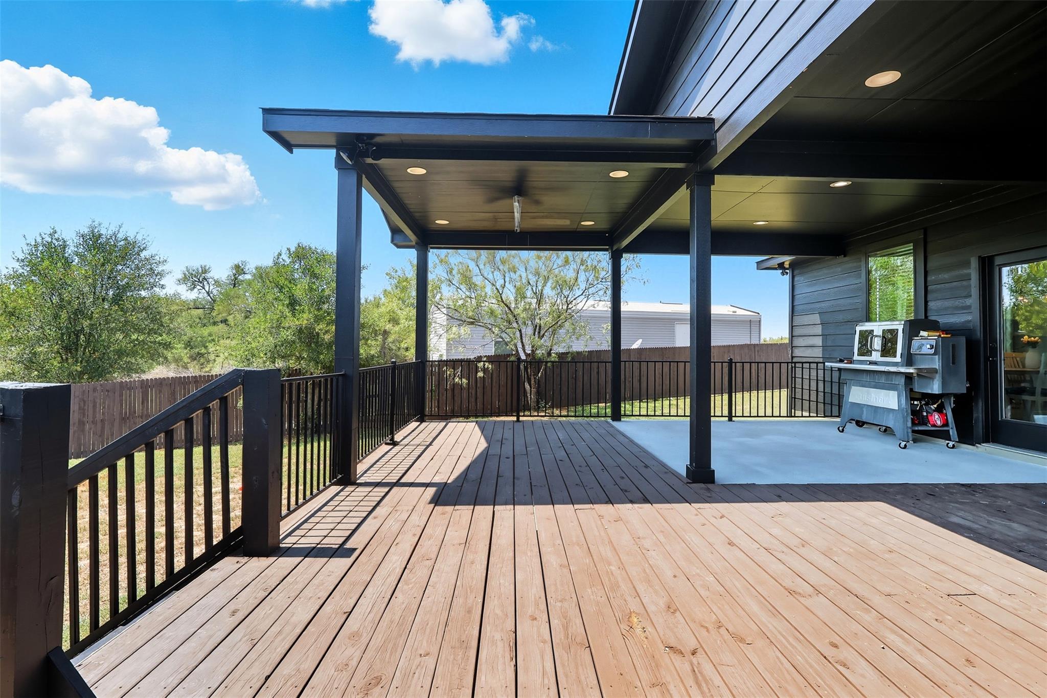 195 Blushing Dr, Cedar Creek, TX 78612