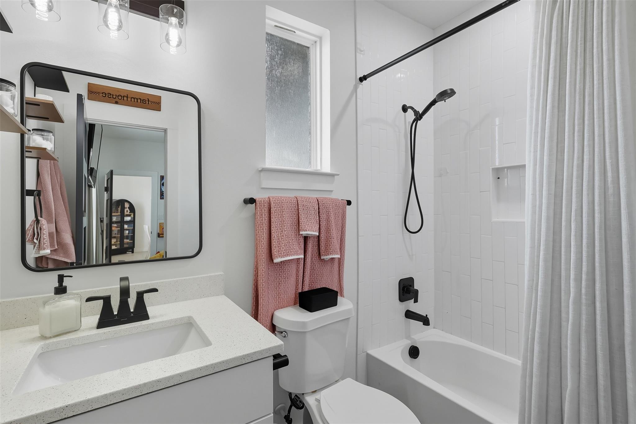 195 Blushing Dr, Cedar Creek, TX 78612