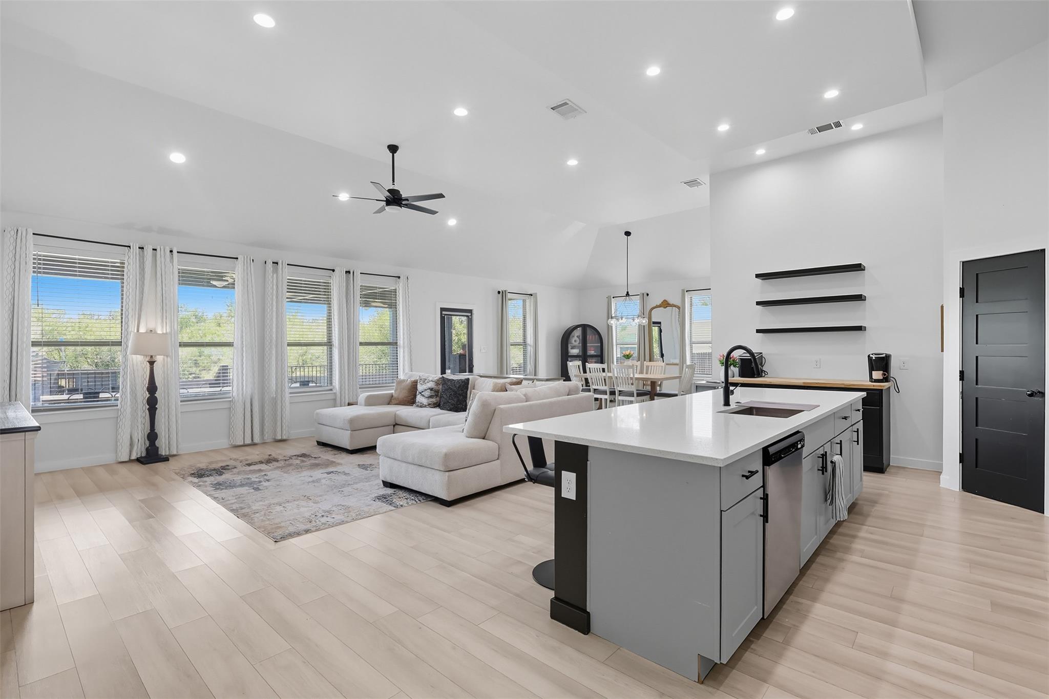 195 Blushing Dr, Cedar Creek, TX 78612