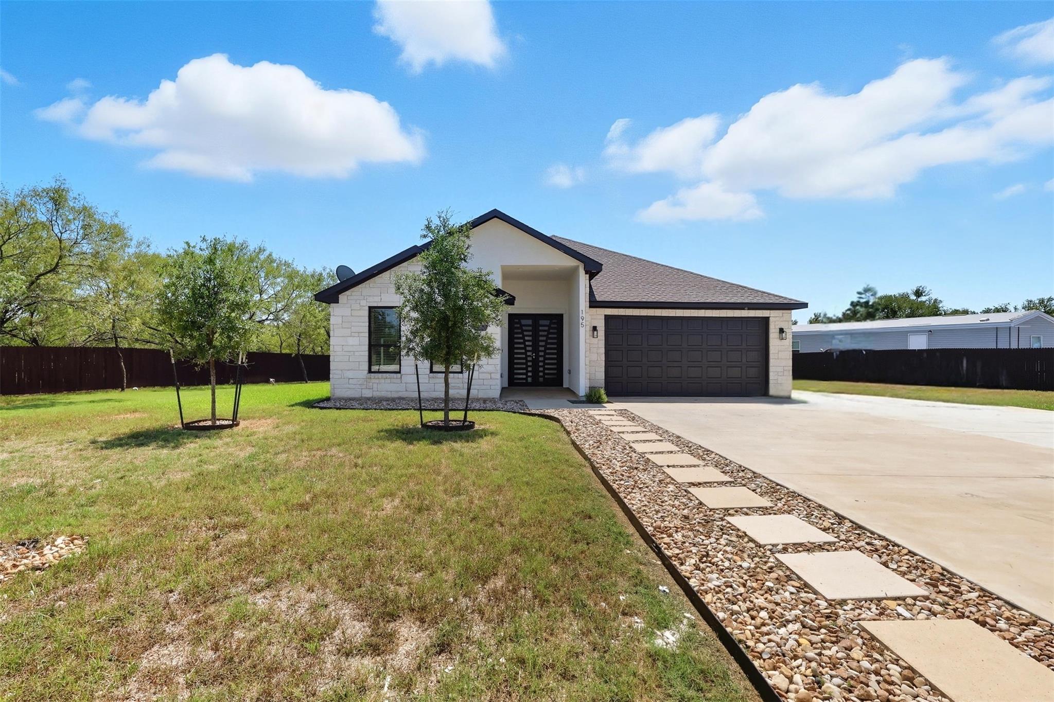195 Blushing Dr, Cedar Creek, TX 78612