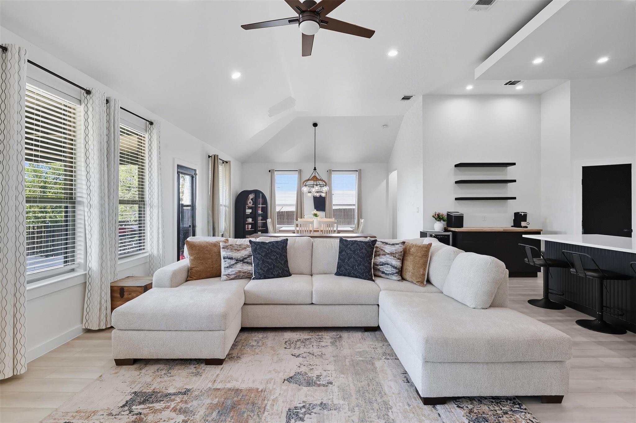 195 Blushing Dr, Cedar Creek, TX 78612