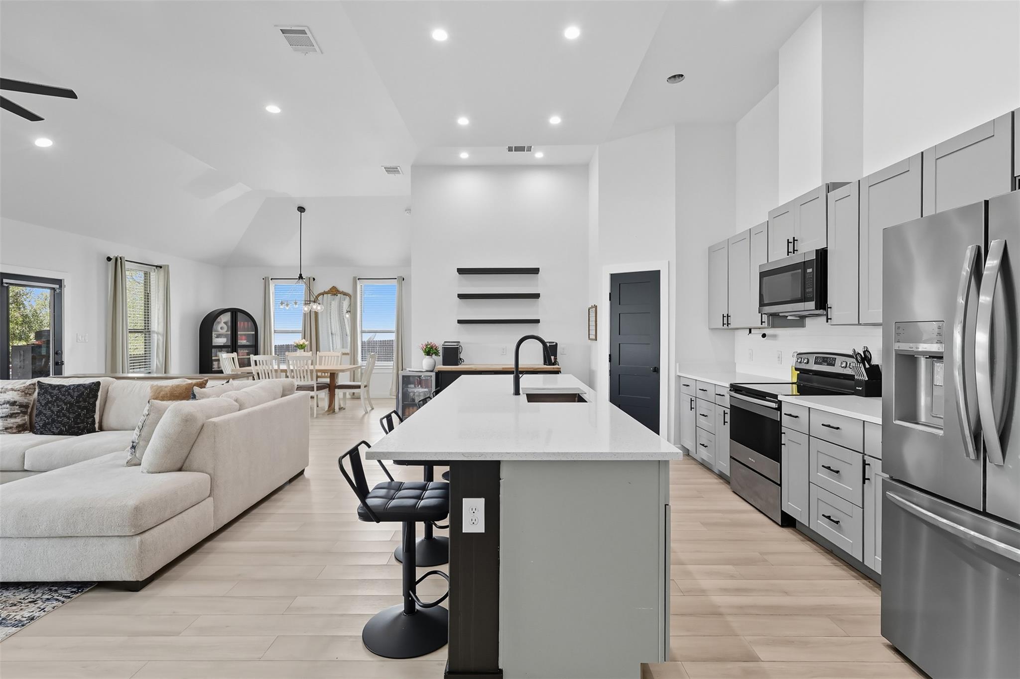 195 Blushing Dr, Cedar Creek, TX 78612