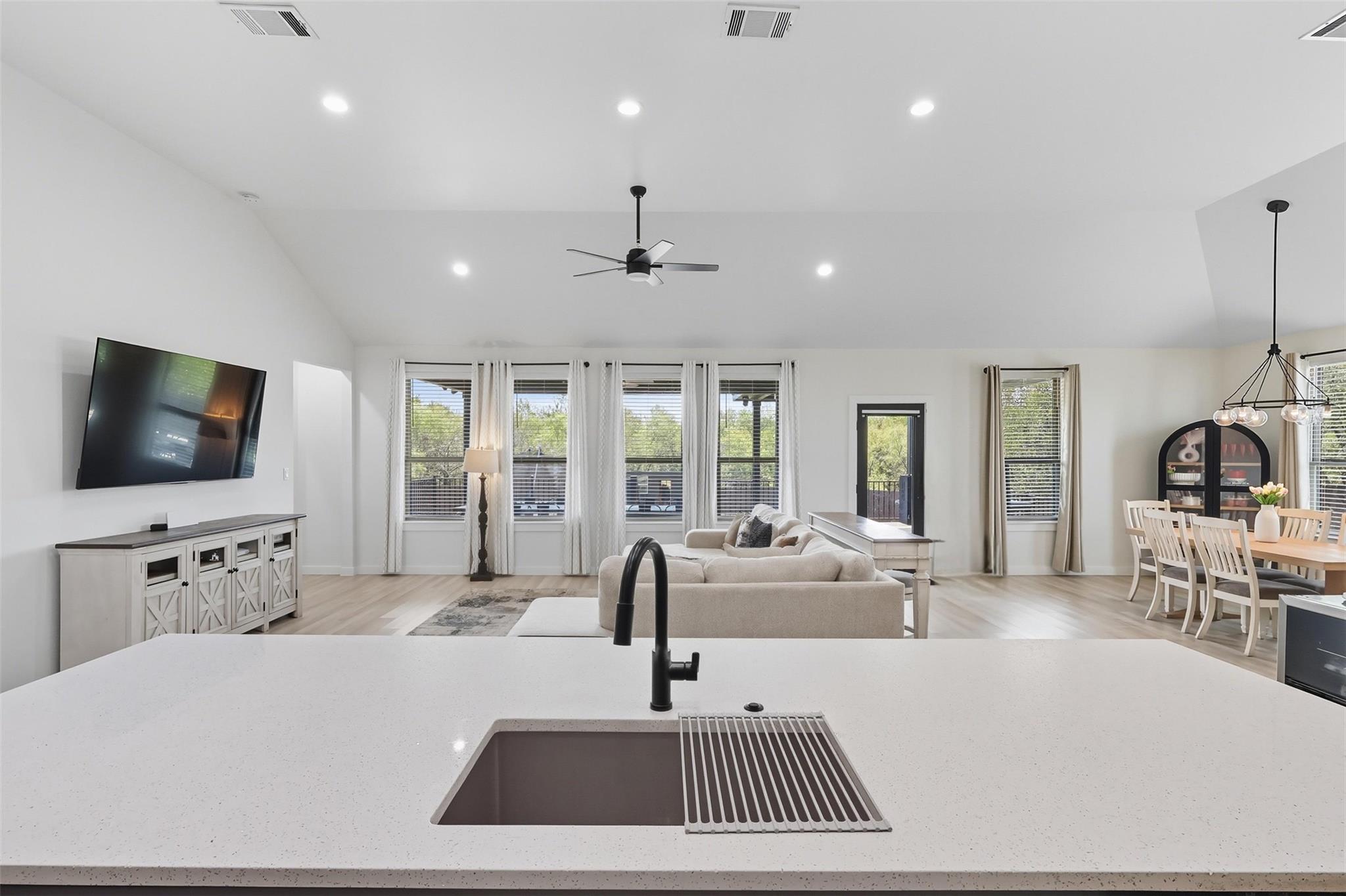 195 Blushing Dr, Cedar Creek, TX 78612