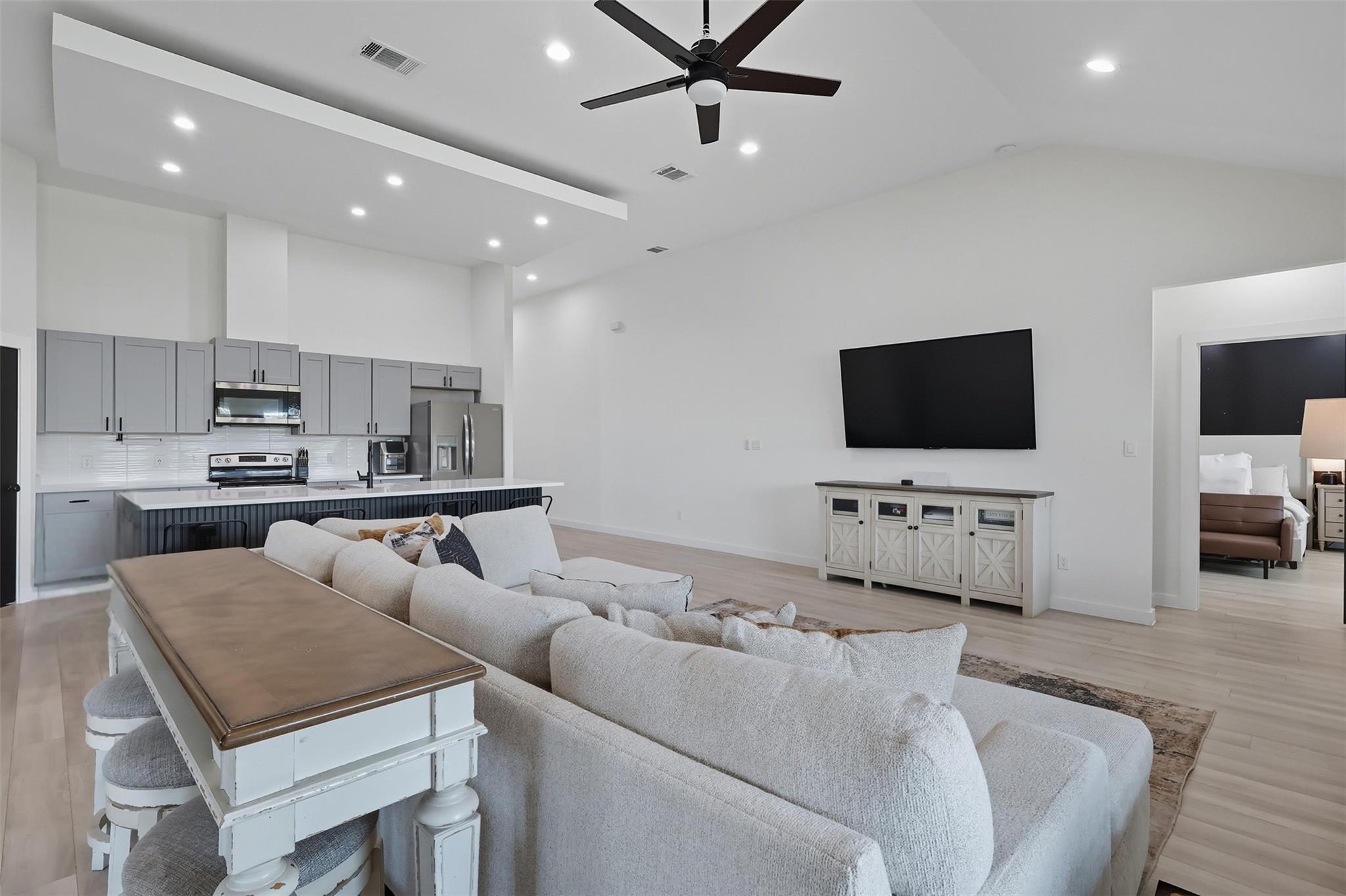 195 Blushing Dr, Cedar Creek, TX 78612