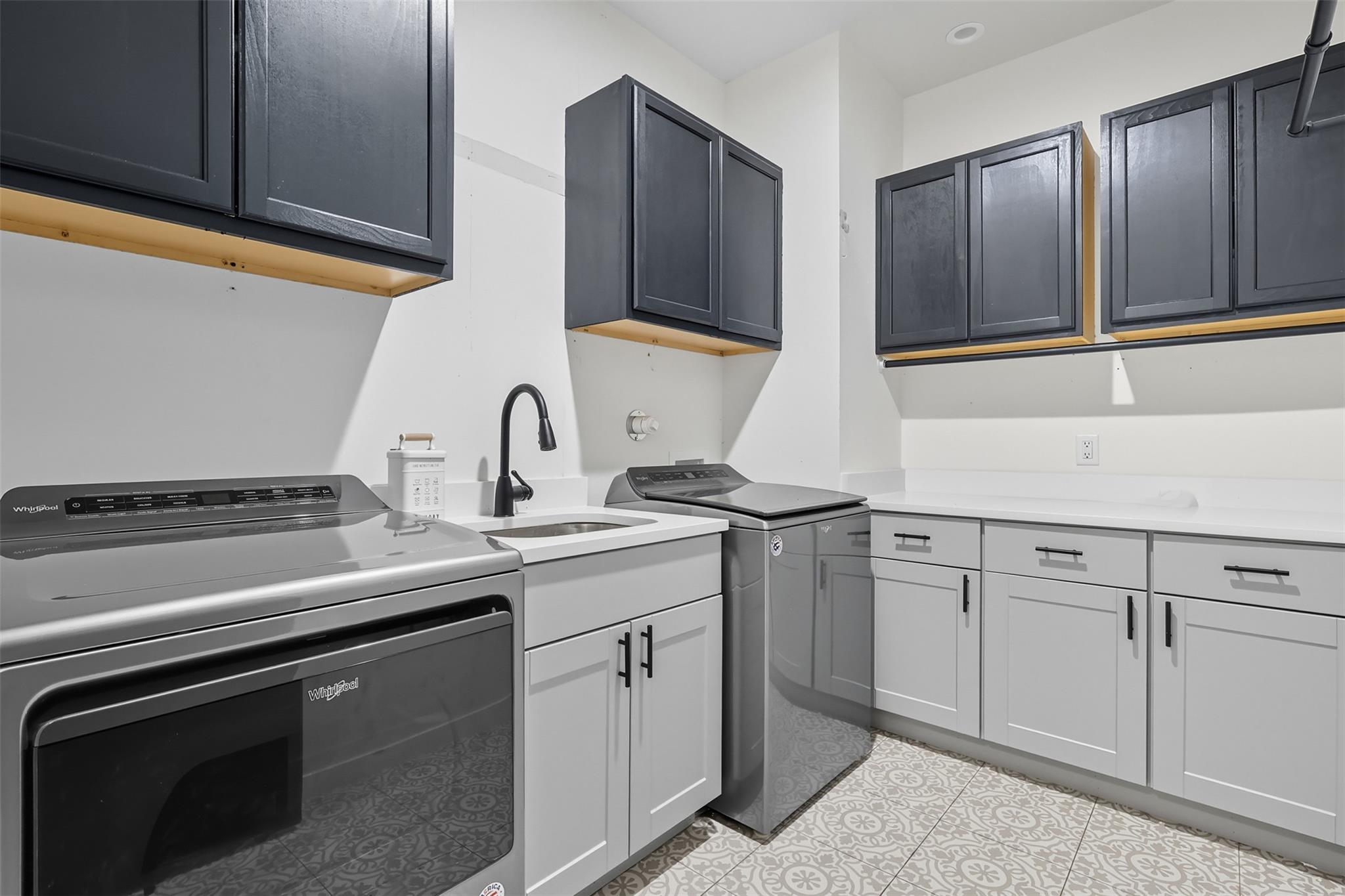 195 Blushing Dr, Cedar Creek, TX 78612