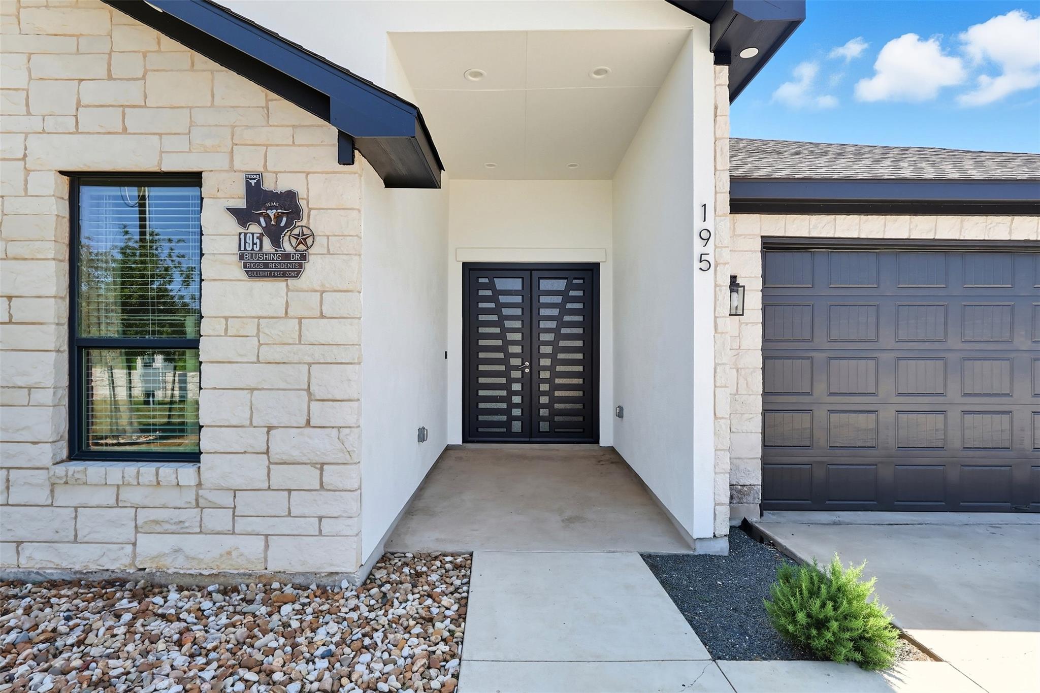 195 Blushing Dr, Cedar Creek, TX 78612