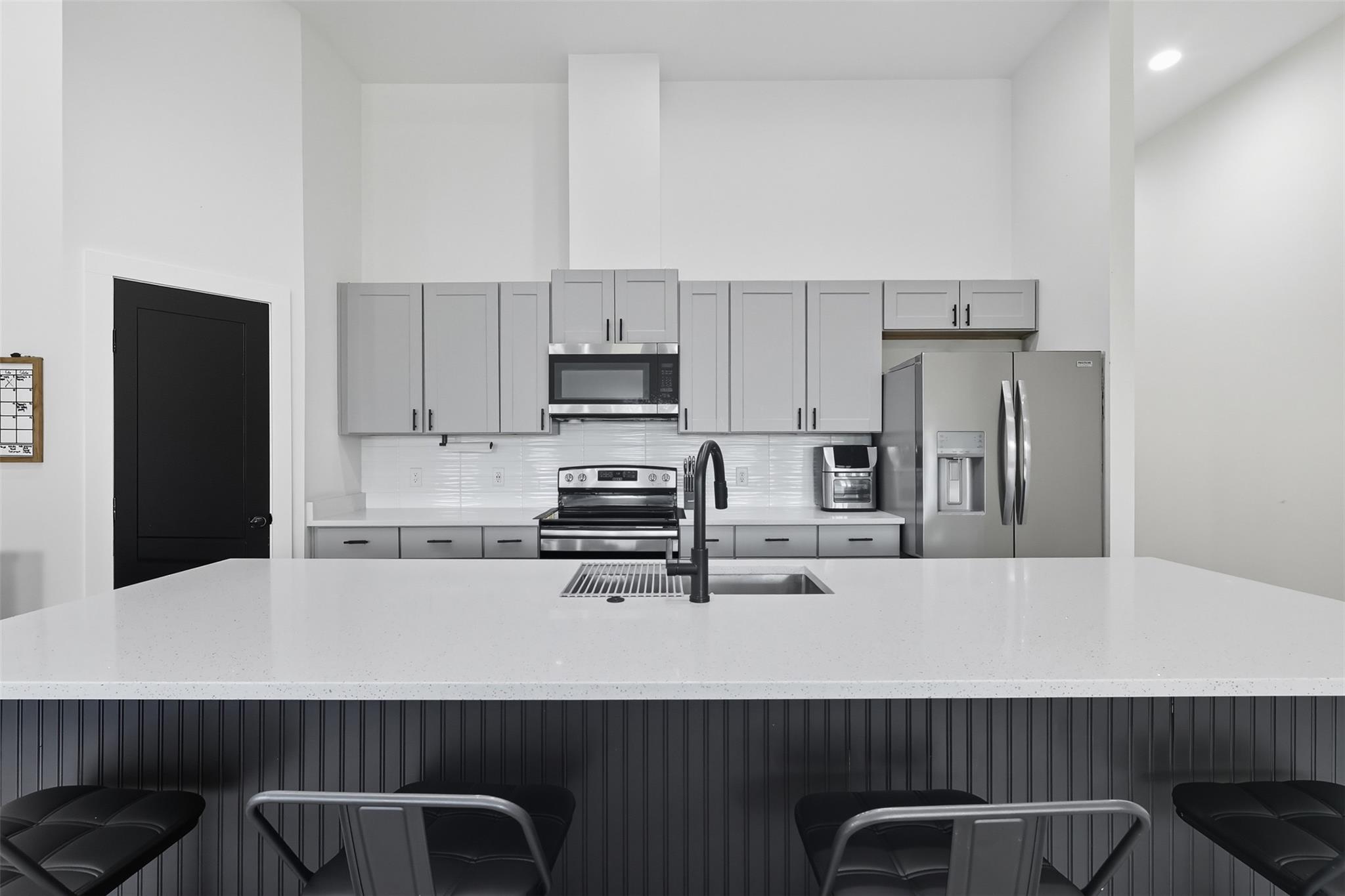 195 Blushing Dr, Cedar Creek, TX 78612