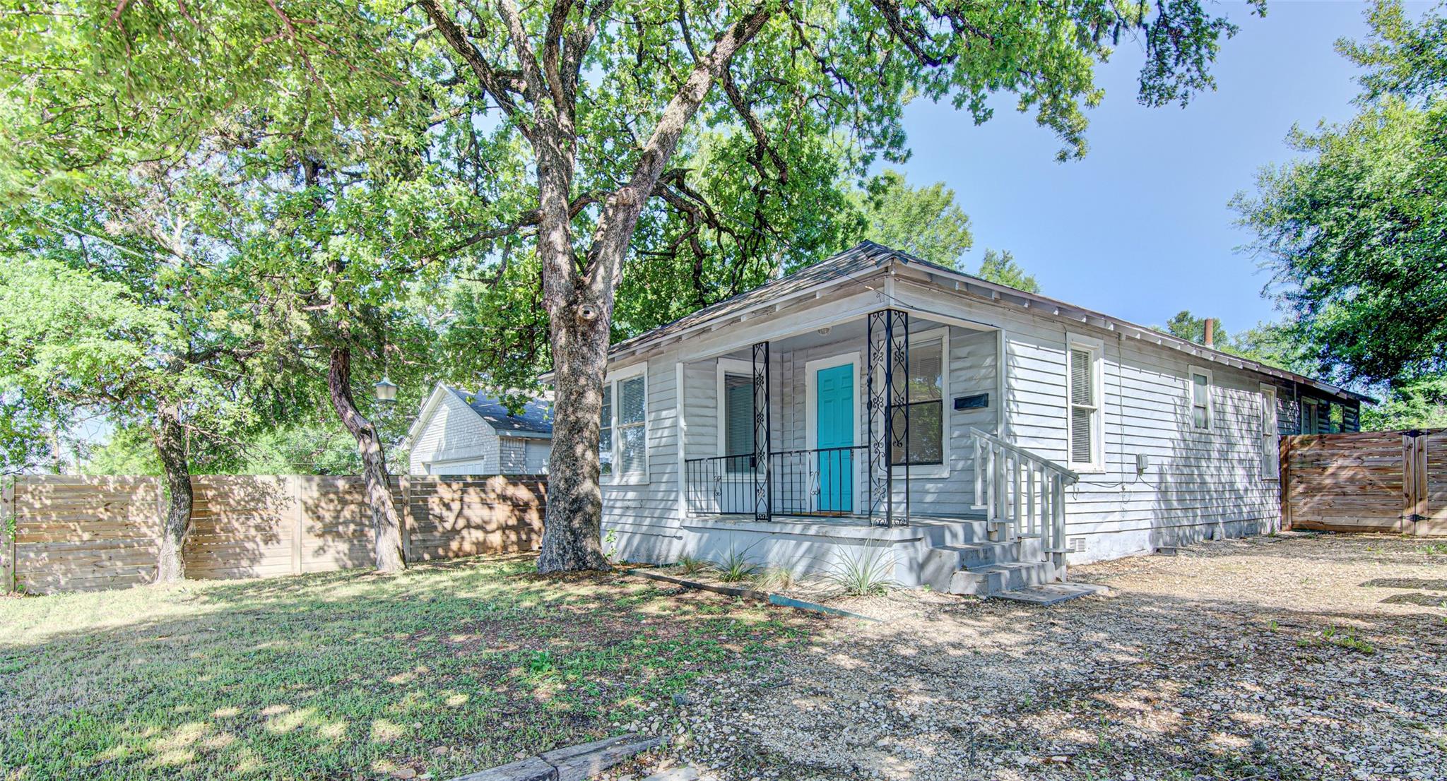 2910 E 12th St, Austin, TX 78702