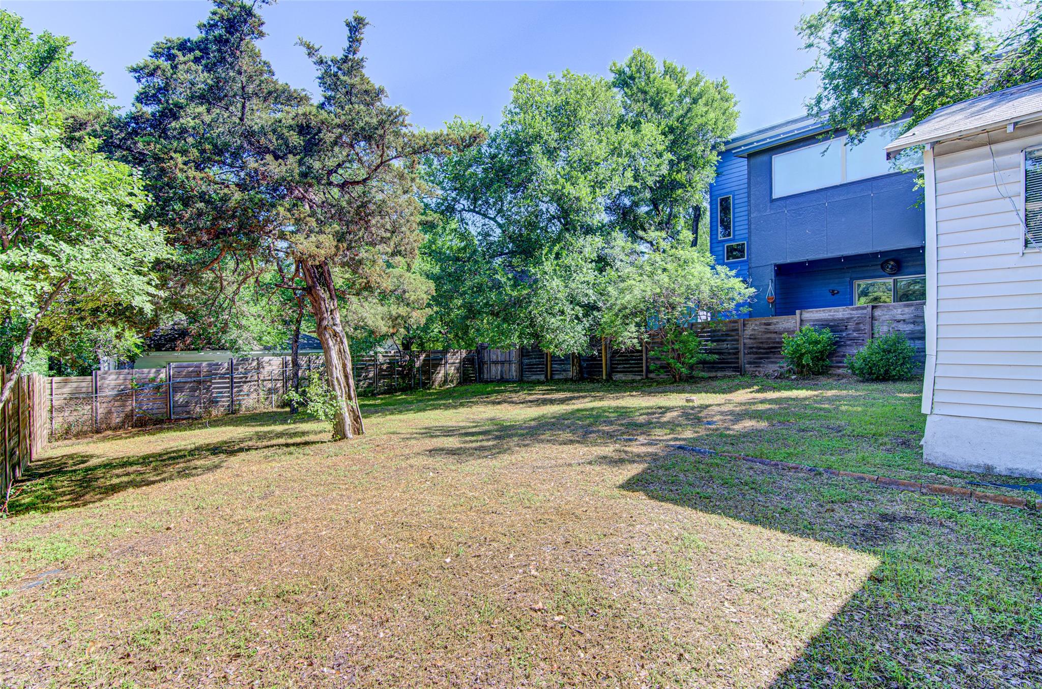 2910 E 12th St, Austin, TX 78702