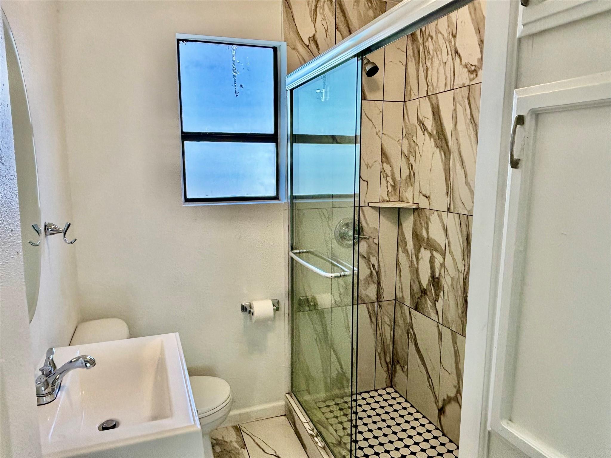 2910 E 12th St, Austin, TX 78702