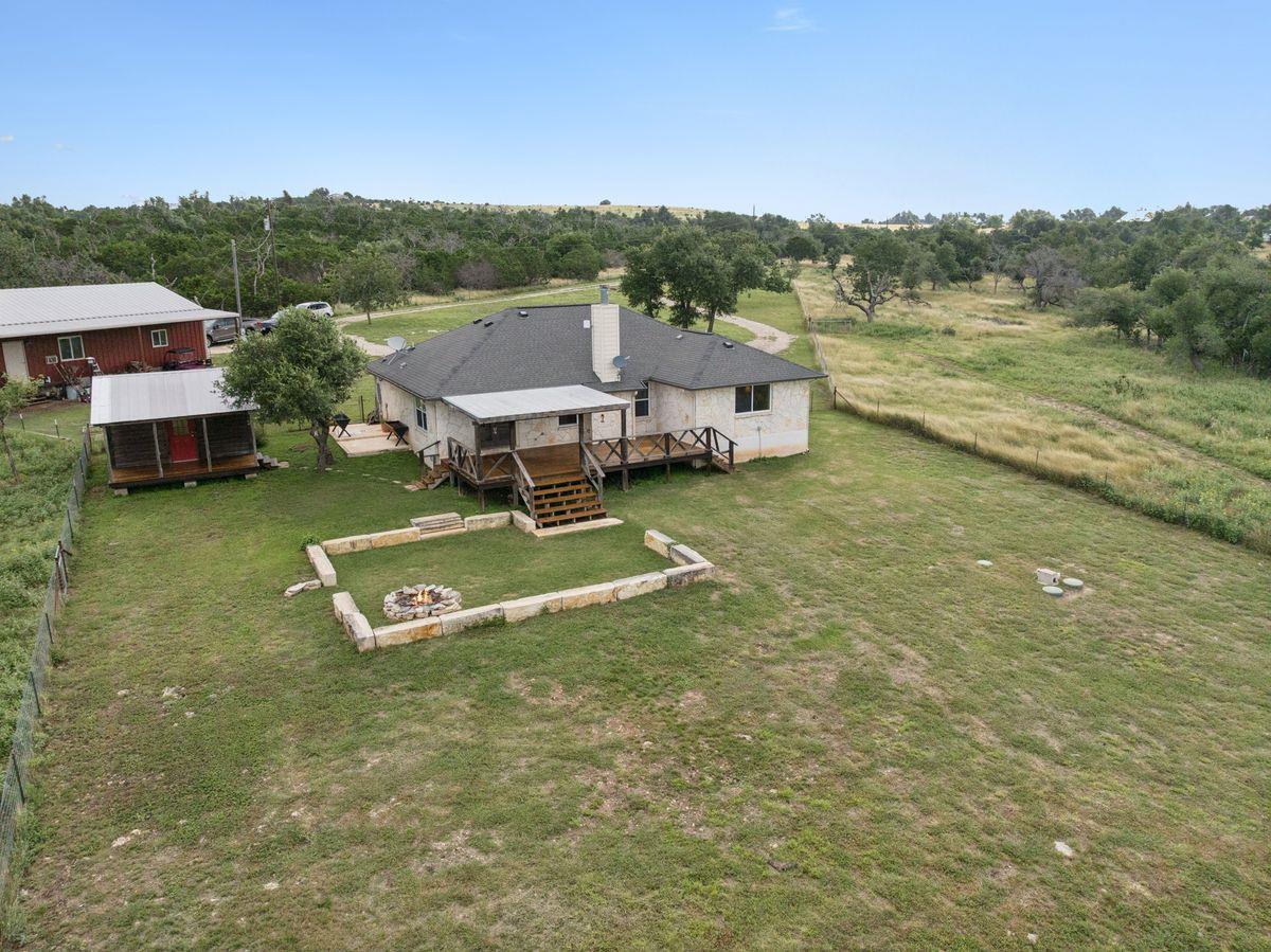 275 Starview Rd, Fredericksburg, TX 78624