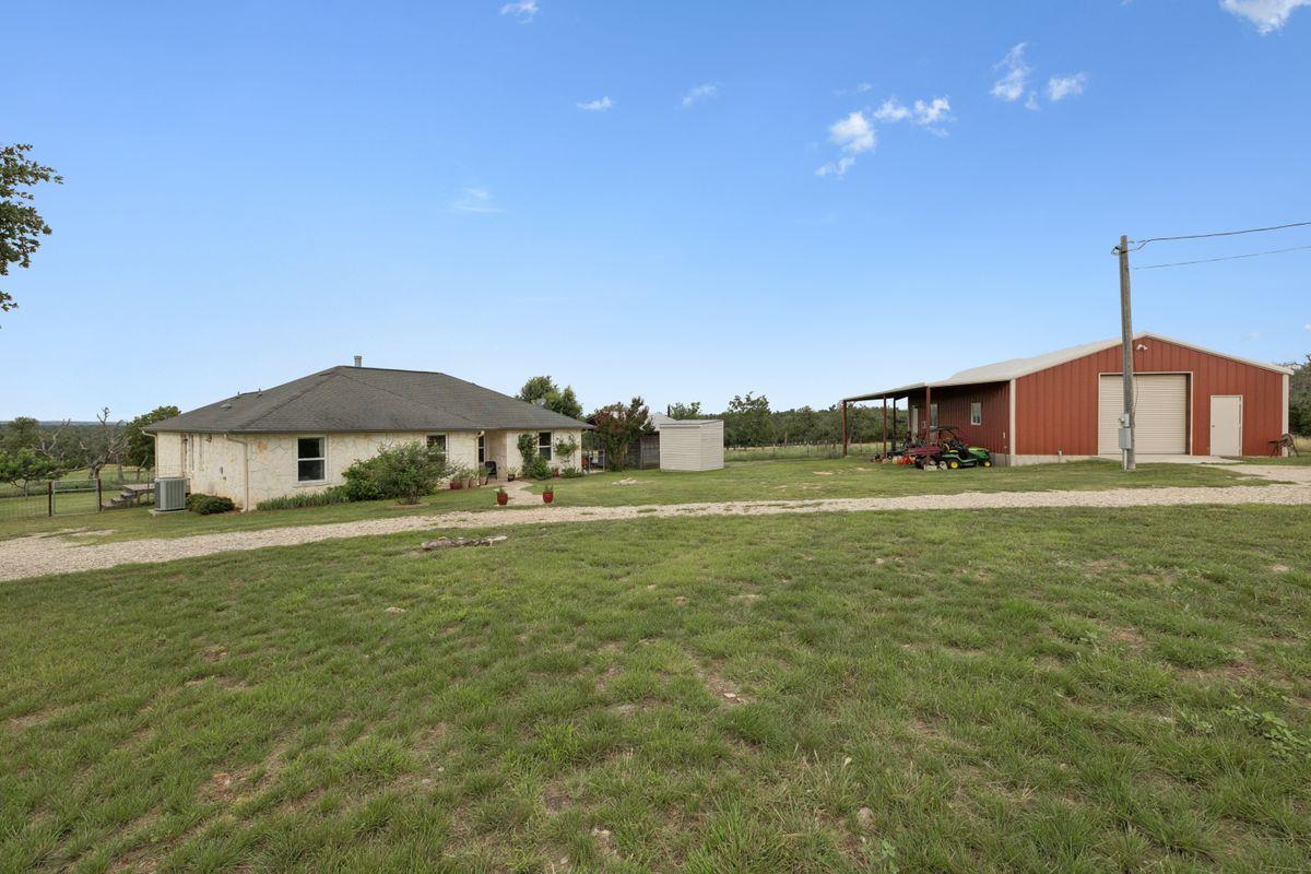 275 Starview Rd, Fredericksburg, TX 78624