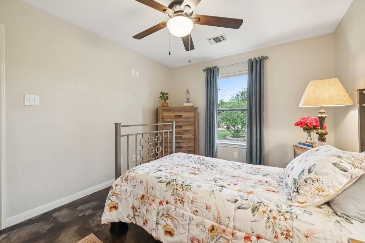 275 Starview Rd, Fredericksburg, TX 78624