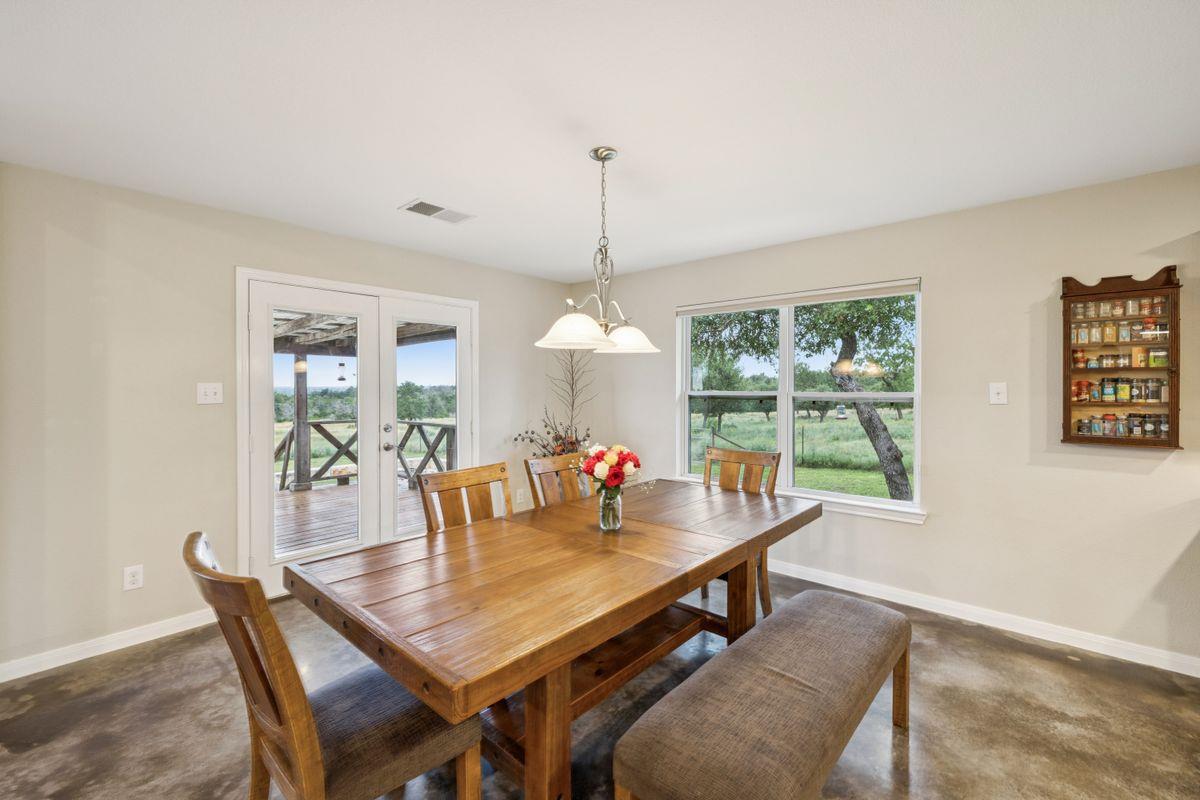 275 Starview Rd, Fredericksburg, TX 78624