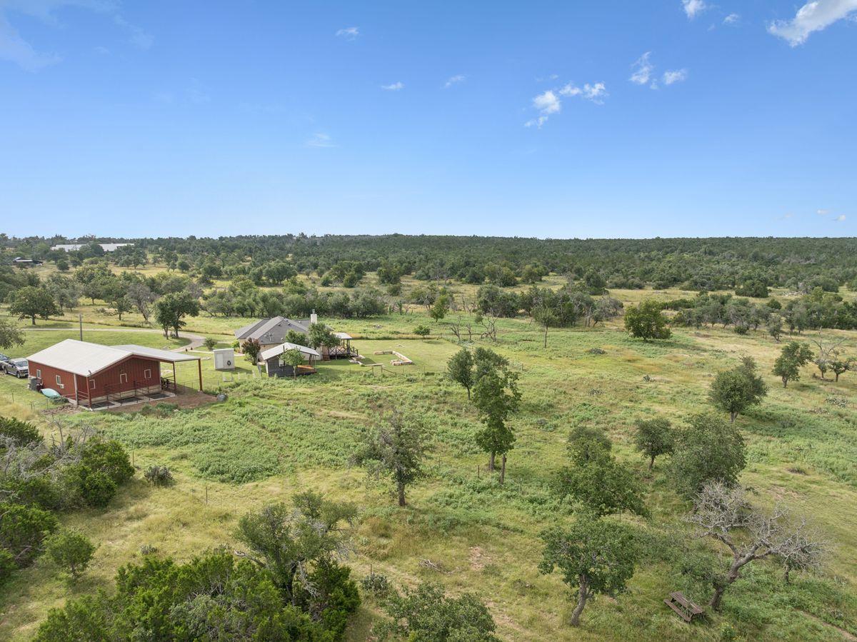 275 Starview Rd, Fredericksburg, TX 78624