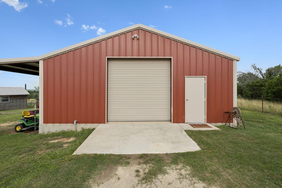 275 Starview Rd, Fredericksburg, TX 78624