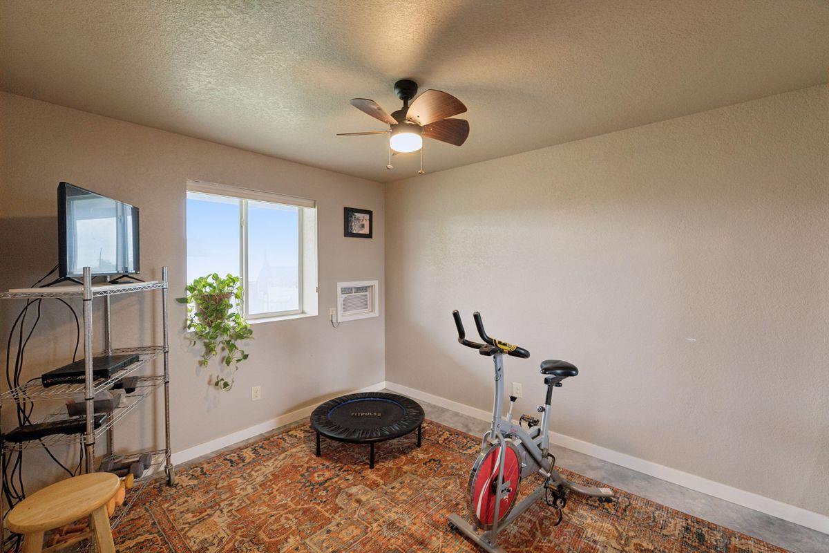 275 Starview Rd, Fredericksburg, TX 78624