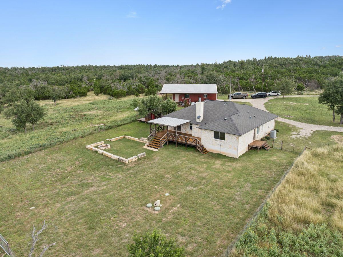 275 Starview Rd, Fredericksburg, TX 78624