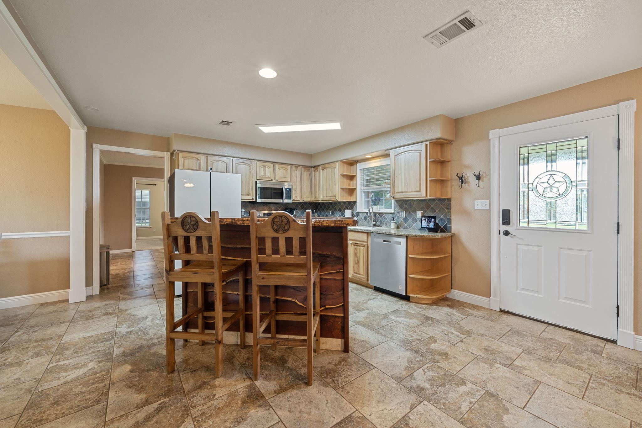 874 Pine Ln, Cottonwood Shores, TX 78657