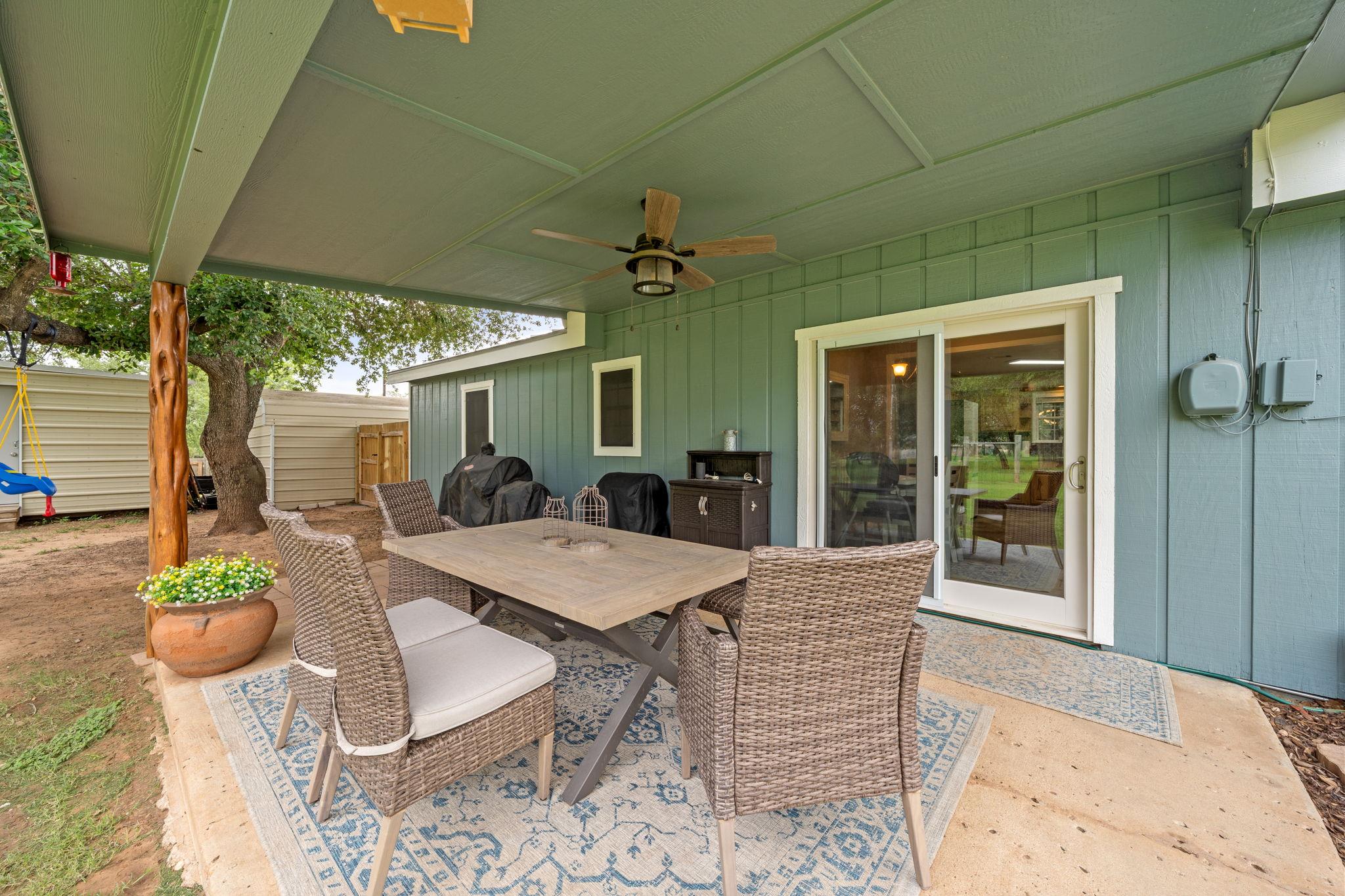 874 Pine Ln, Cottonwood Shores, TX 78657