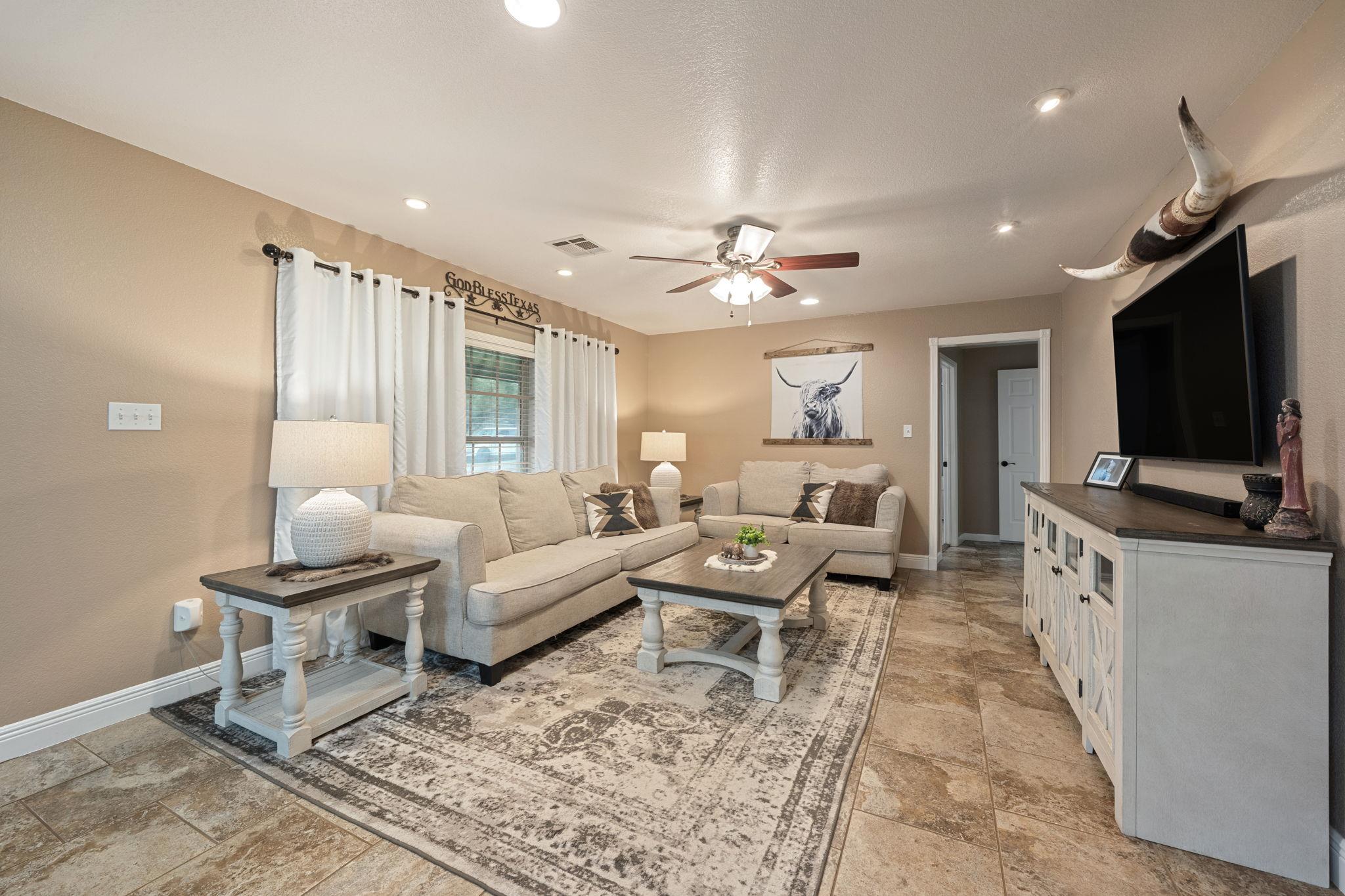 874 Pine Ln, Cottonwood Shores, TX 78657