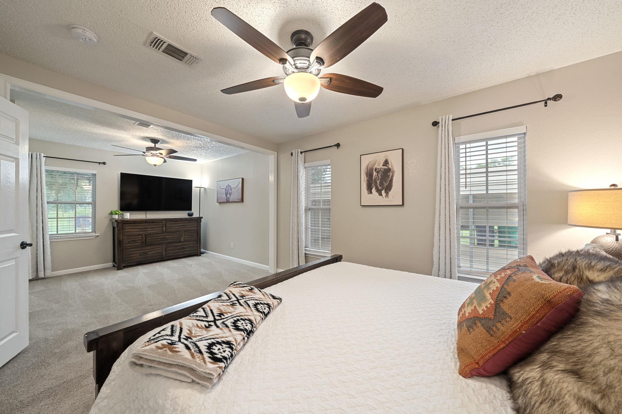 874 Pine Ln, Cottonwood Shores, TX 78657